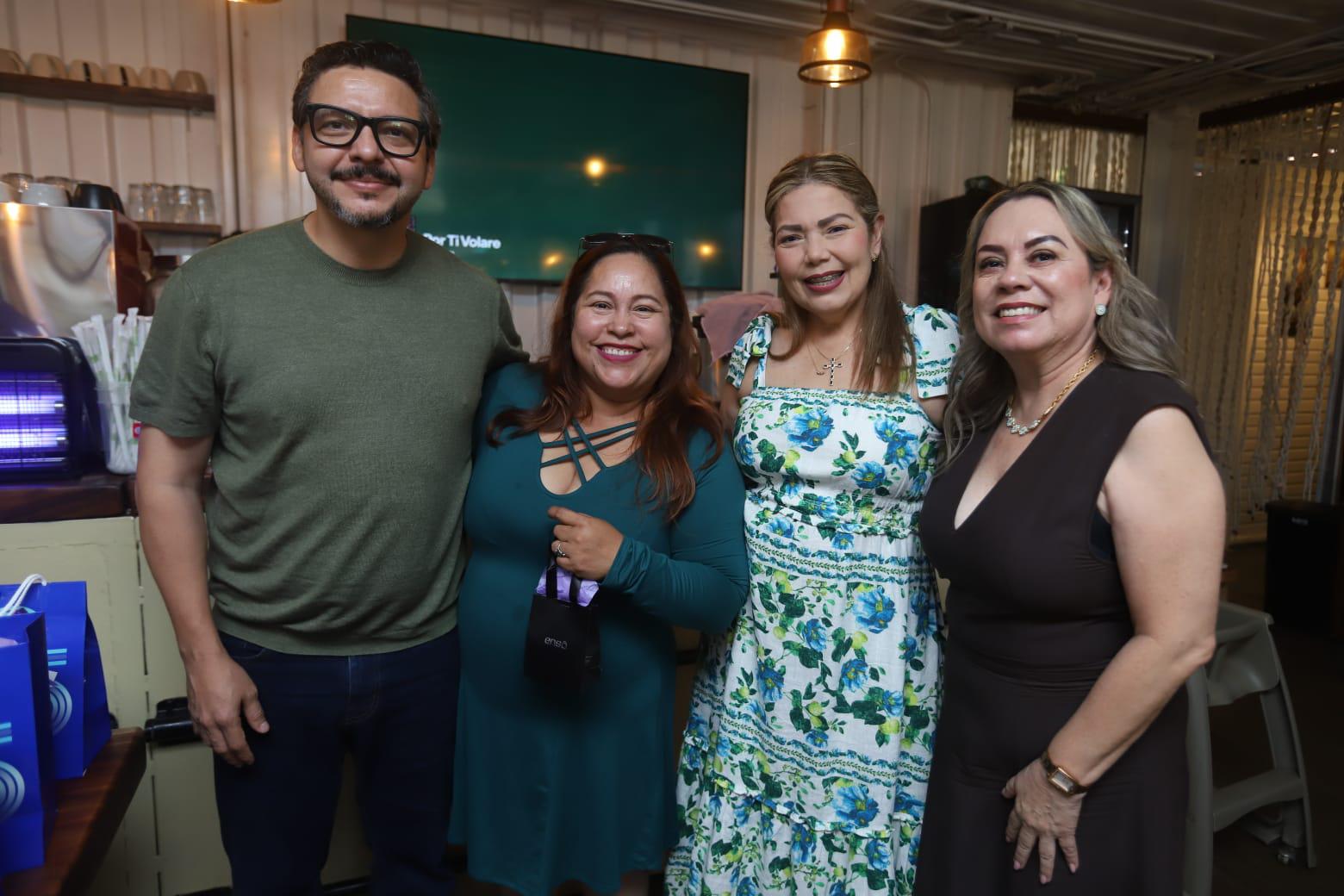 $!Adrián López Ortiz, Carolina Tiznado, Elizabeth Peraza y Elva Aguirre.