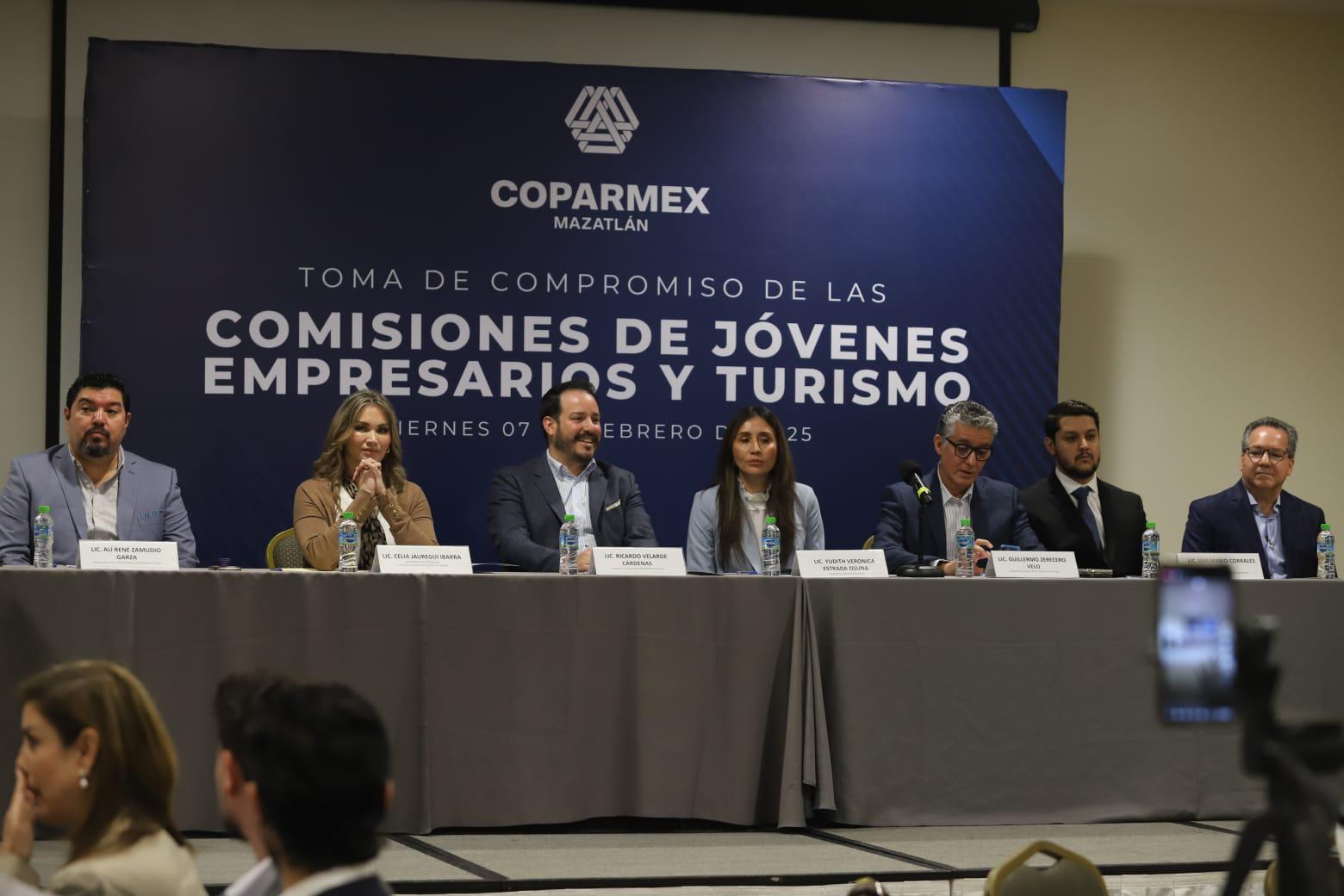 $!Toman protesta a nuevas comisiones de Turismo y Jóvenes Empresarios de Coparmex