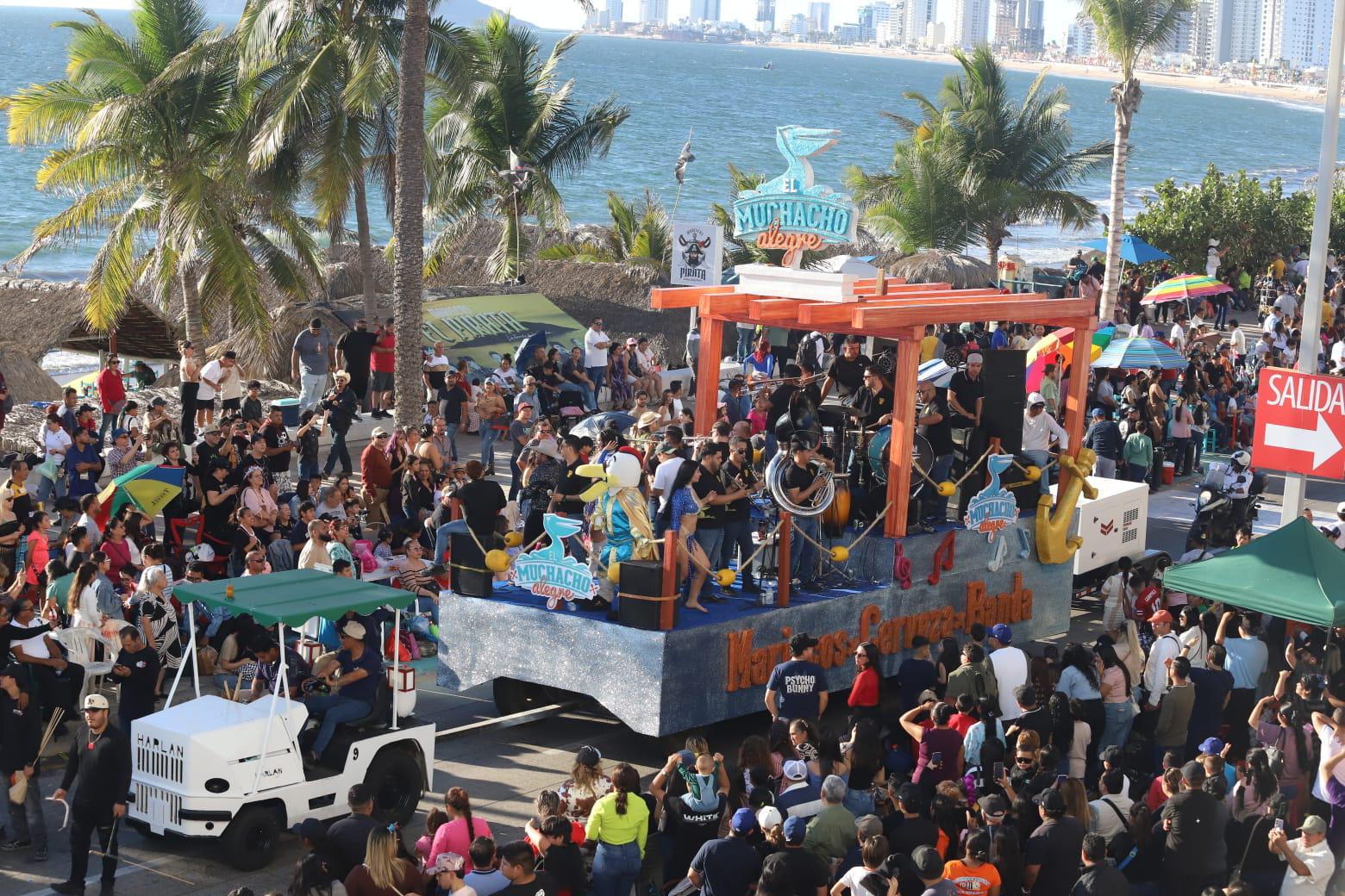 $!Noroeste y otros patrocinadores cumplen con su cometido de ambientar la fiesta carnavalera