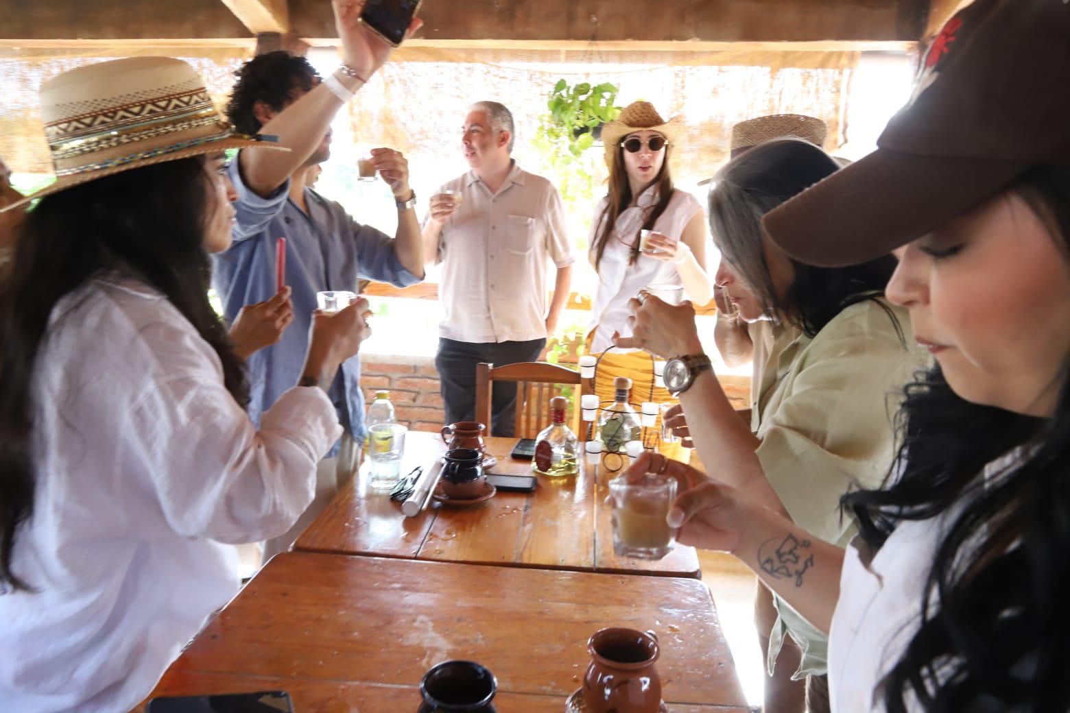 $!Recorren influencers La Noria, Mazatlán