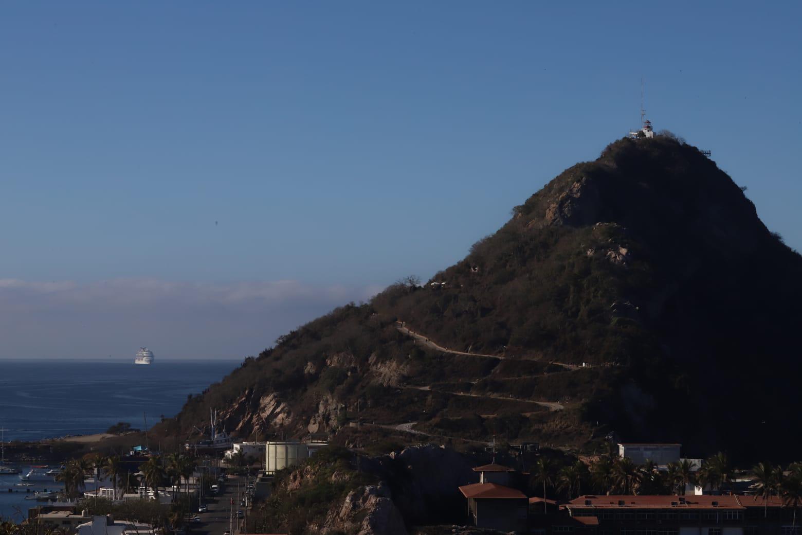 $!Disfrutan de Mazatlán turistas de los cruceros Zaandam y Carnival Panorama