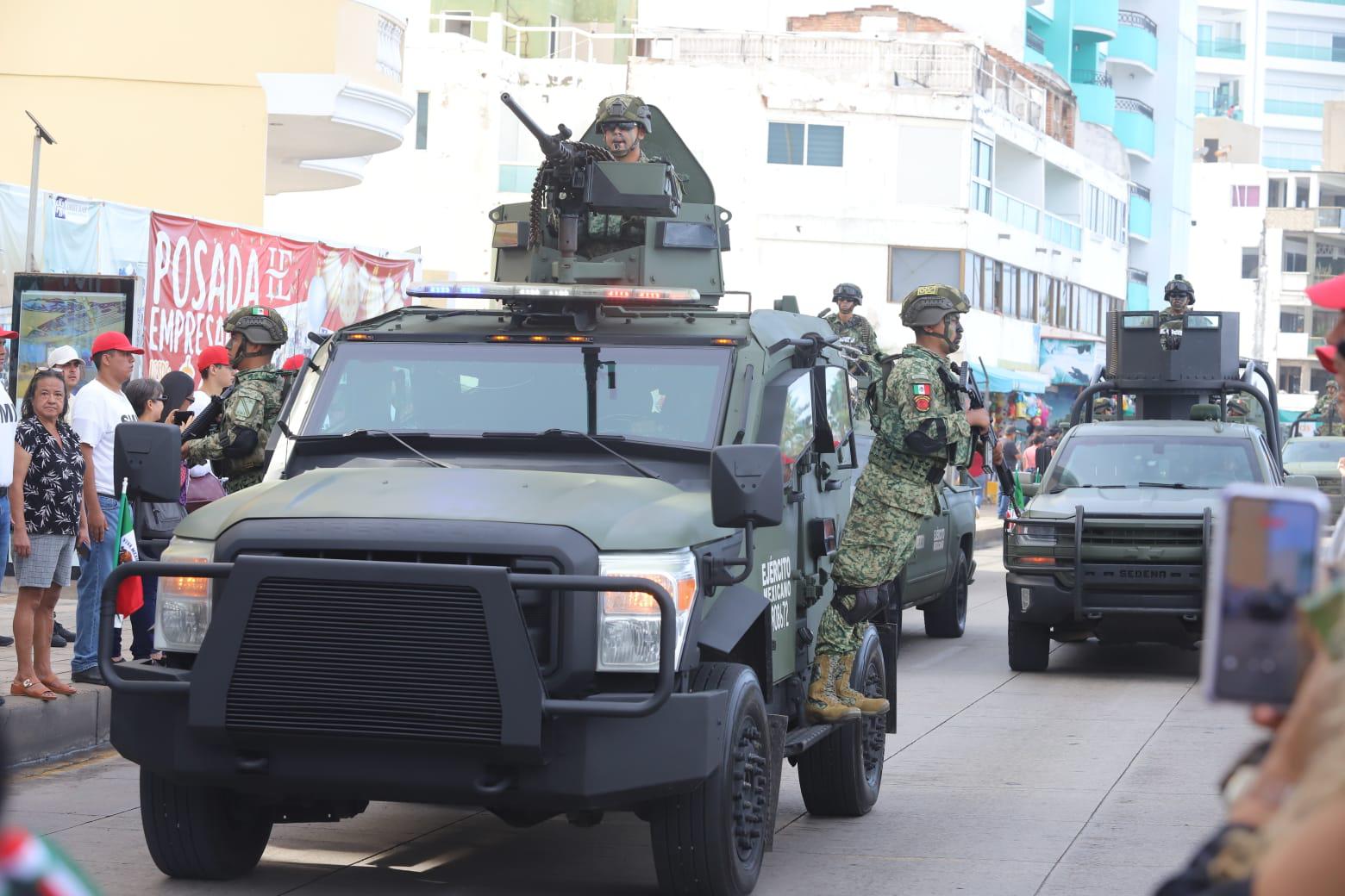 $!Con orgullo patrio y un ambiente festivo celebran desfile por la Independencia de México en Mazatlán