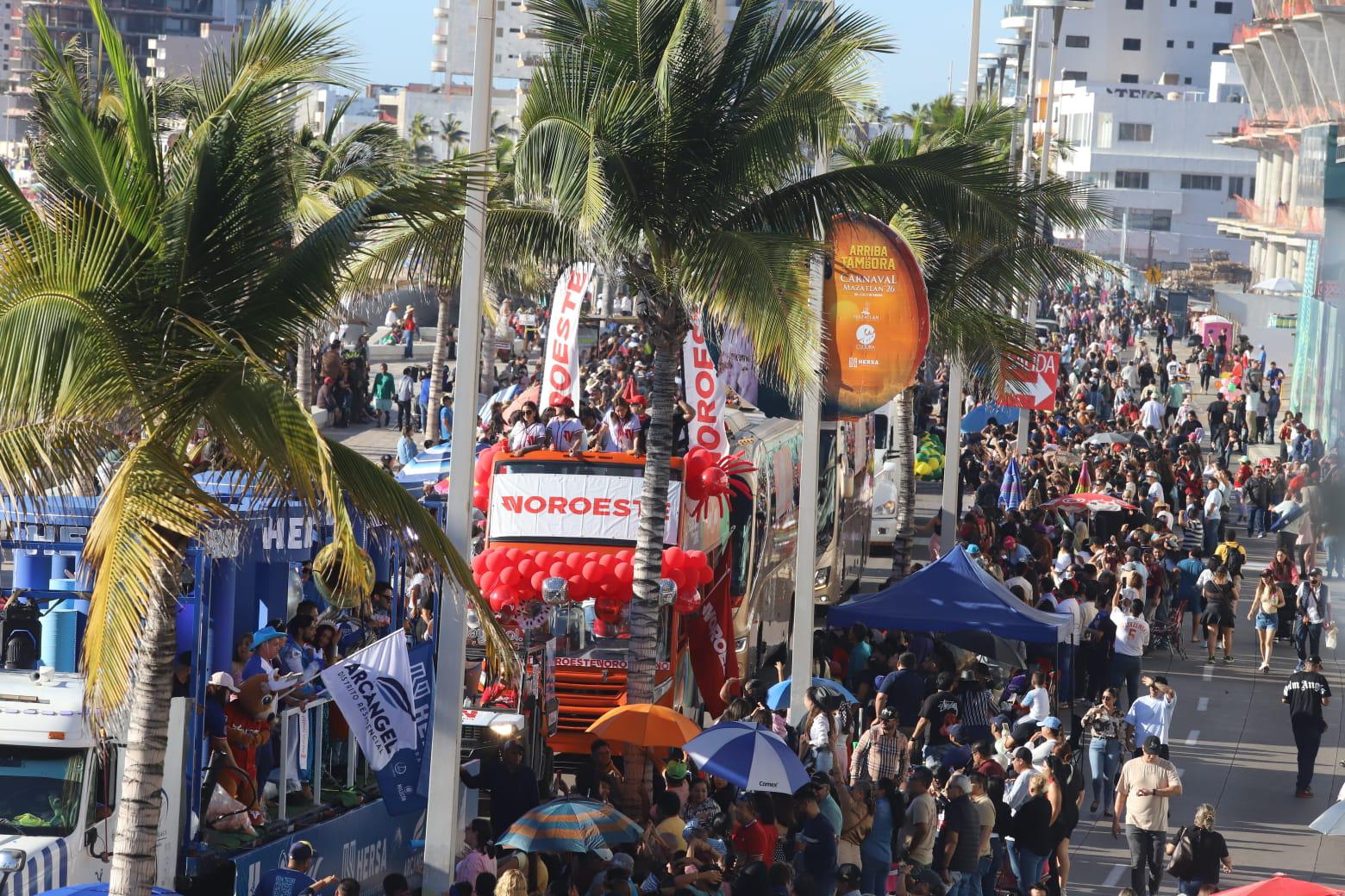 $!Noroeste y otros patrocinadores cumplen con su cometido de ambientar la fiesta carnavalera