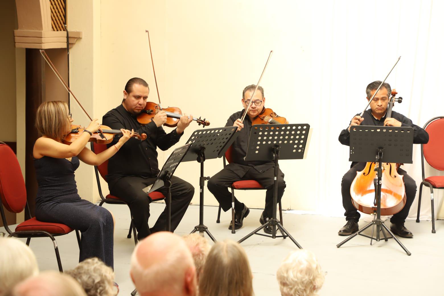 $!El concierto de cuerdas cautivo a los asistentes.