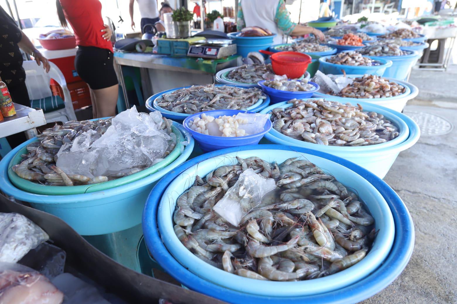 $!Alcanzan changueras de camarón apenas un 40 por ciento en sus ventas de los últimos meses