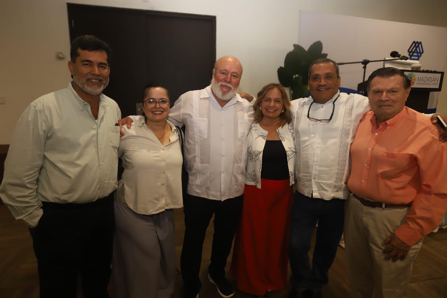 $!Alberto Carrillo, Claudia Zataráin, Manuel Clouthier, Liz Benítez, Lique Rojo y Amado Guzmán Wolfskill.