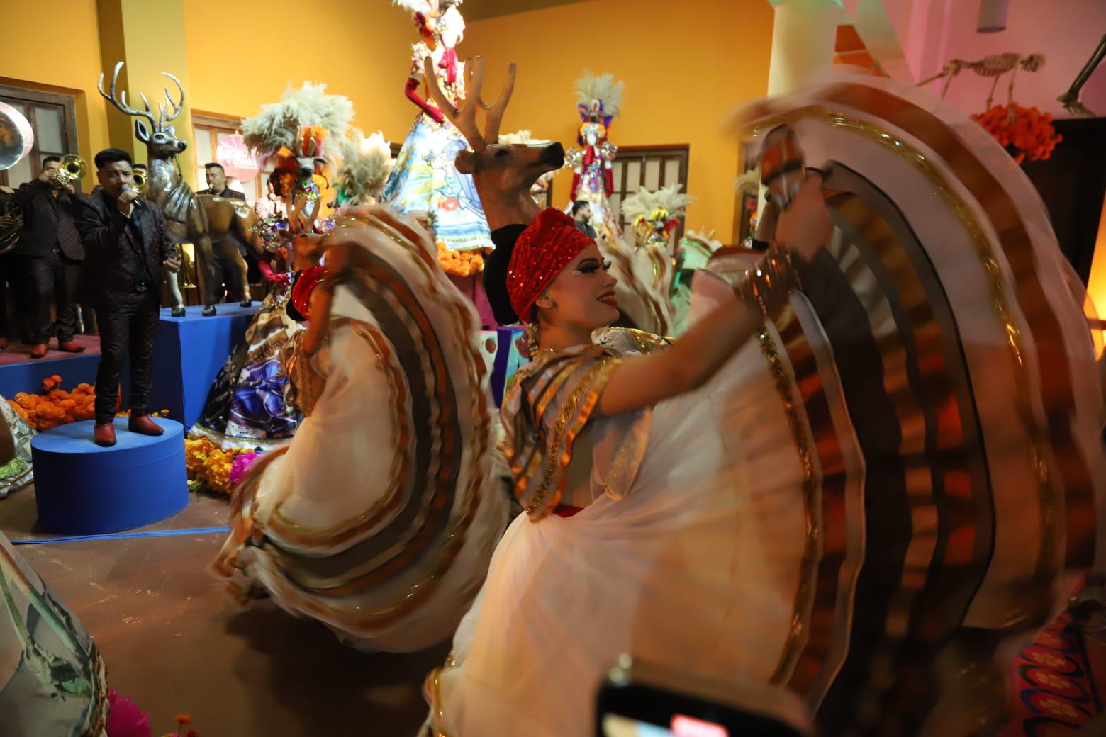 $!Mazatlán celebra la ‘Noche de Esperanza’ con arte y callejoneada de Día de Muertos