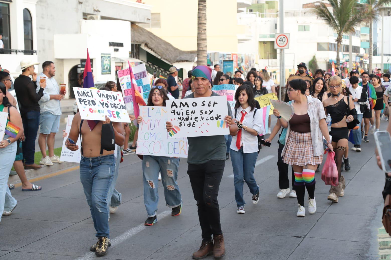 $!Marcha Maz Orgullo 2025 llena el malecón de Mazatlán de color y alegría