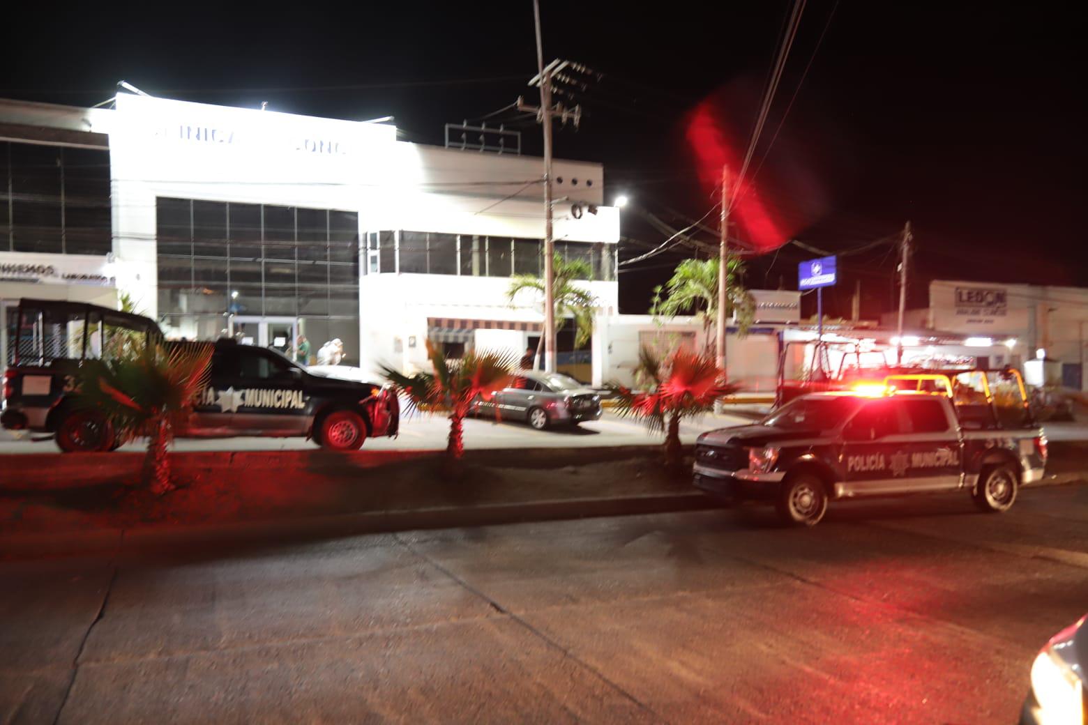 $!Matan a balazos a dos policías y dejan heridos a cuatro más, además de dos civiles, en Pradera Dorada en Mazatlán