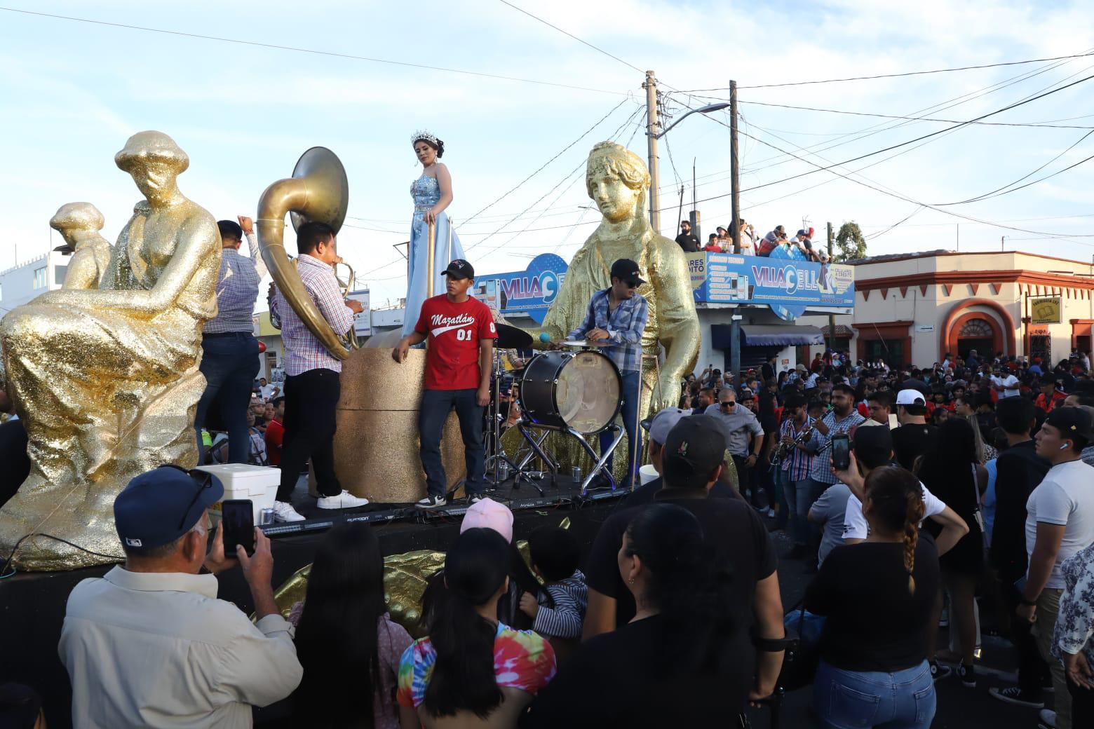 $!Desfile del Carnaval de Villa Unión atora el éxodo de vacacionistas