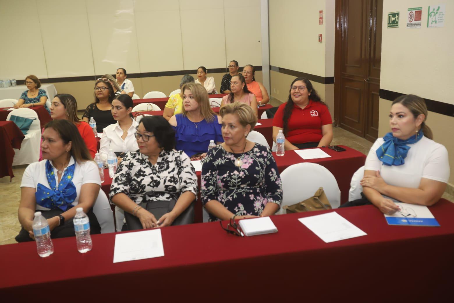 $!Damas inician el ciclo escolar con un seminario de motivación