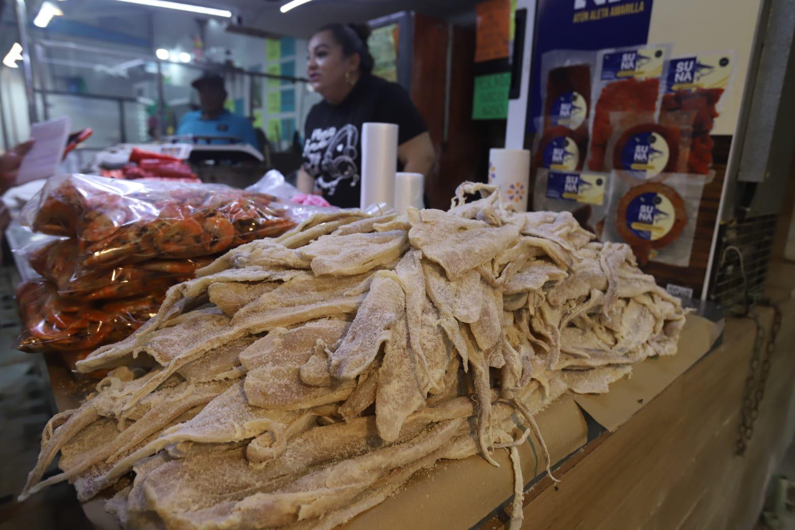 $!Aumenta venta de pescados por Carnaval de Mazatlán, pero esperan mayor repunte en Cuaresma