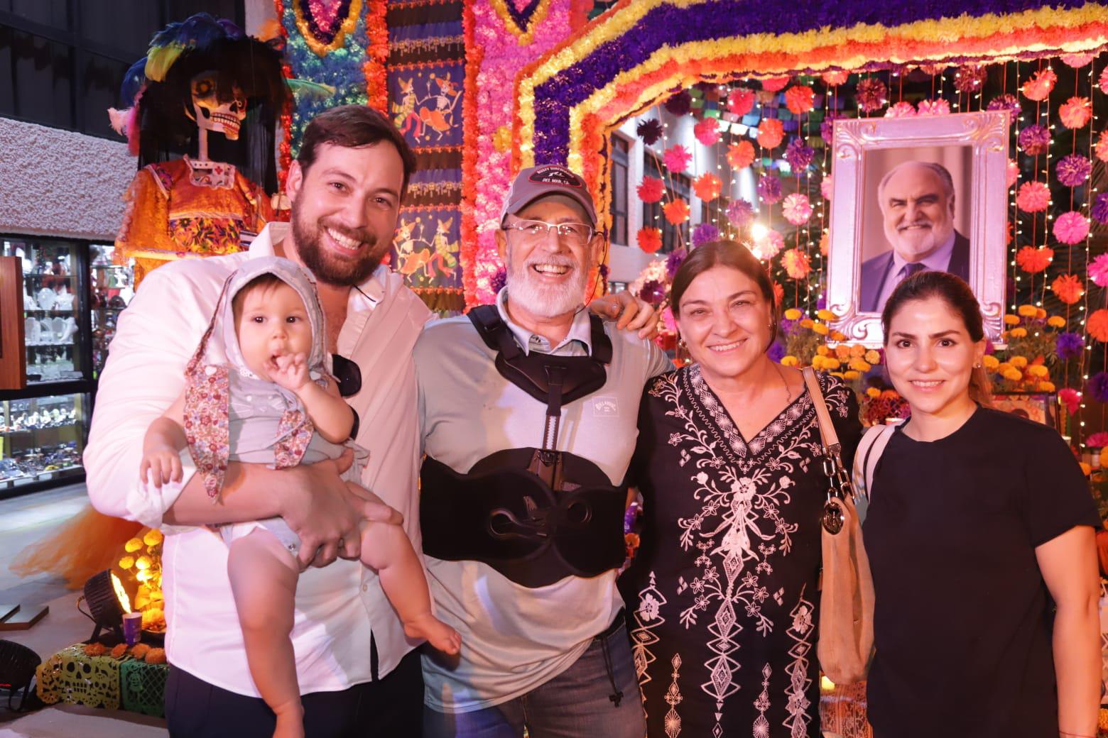 $!Daniel con su hija Marian Berdegué, Fernando Berdegué Sacristán, Justina De Cima de Berdegué y Chelina Hernández de Berdegué.