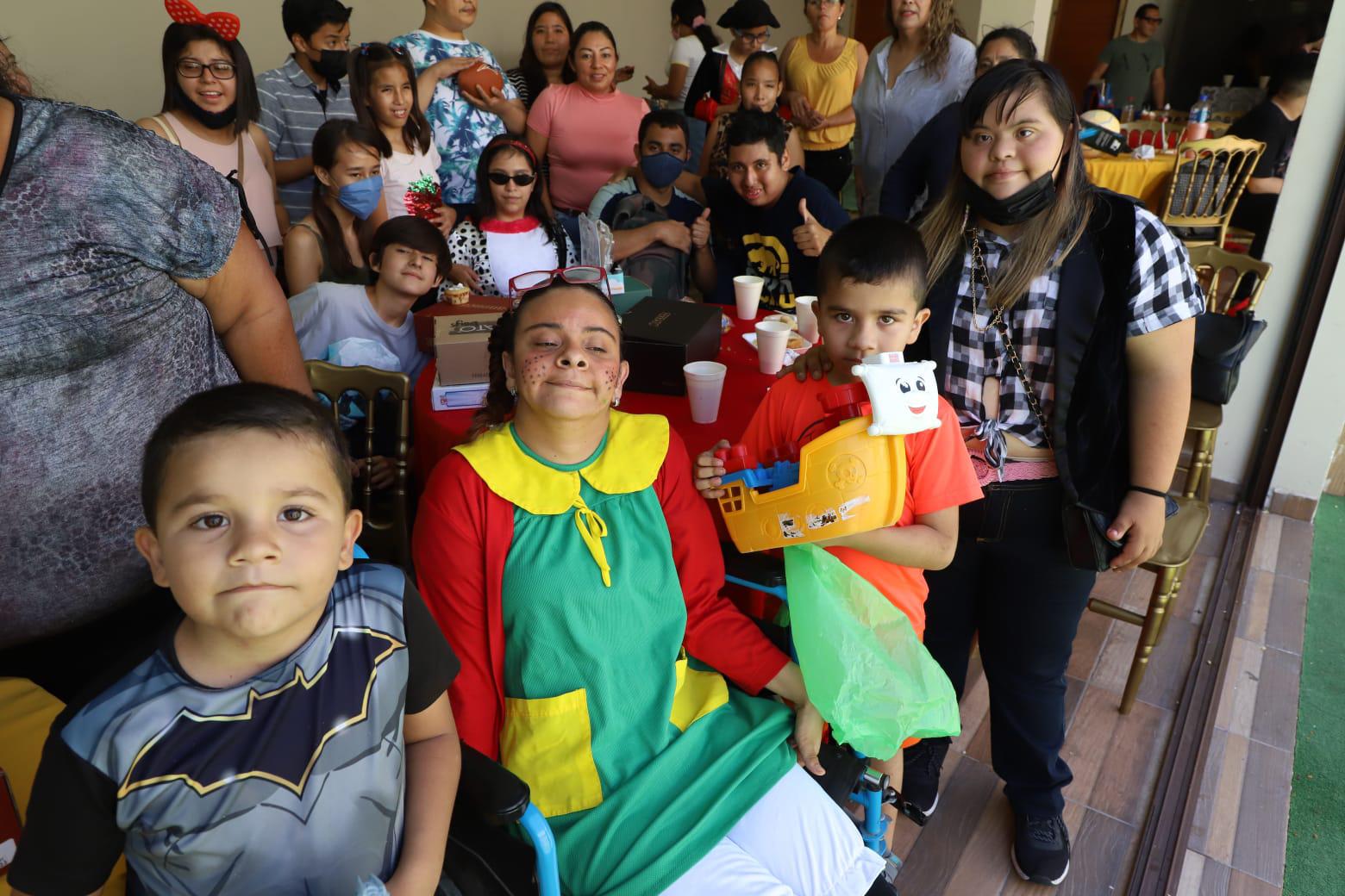 $!Festejan a lo grande a niños con discapacidad en Mazatlán
