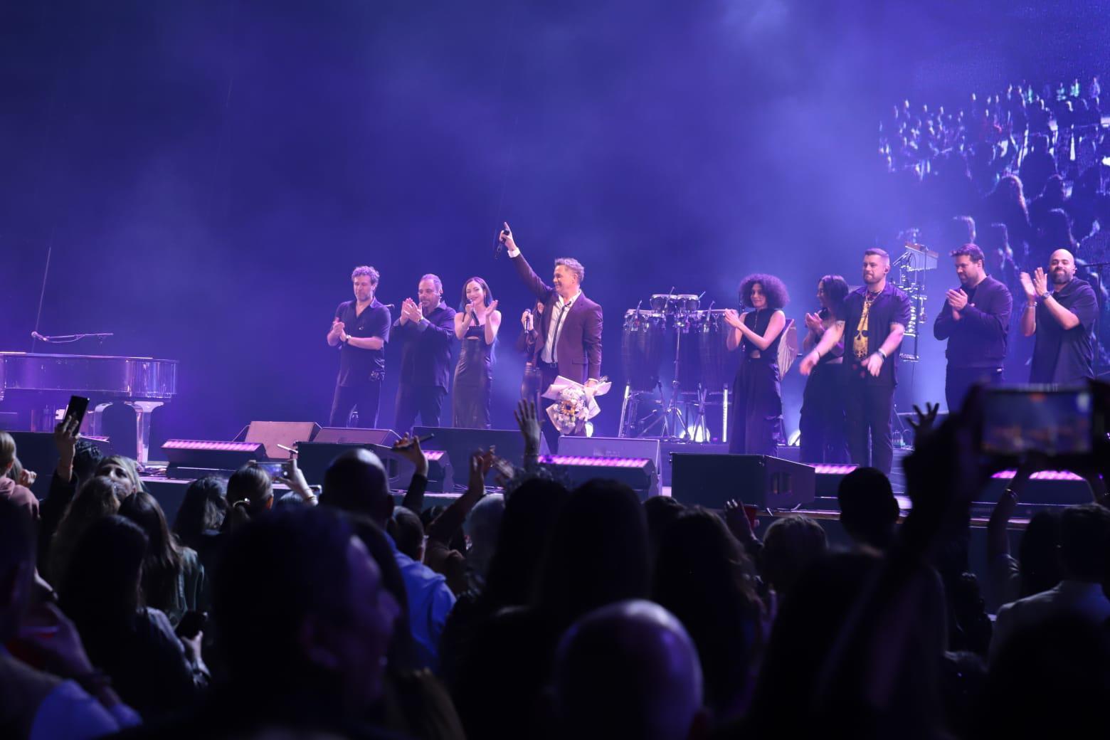 $!Conquista Alejandro Sanz a Mazatlán en la coronación de la Reina Infantil del Carnaval 2025