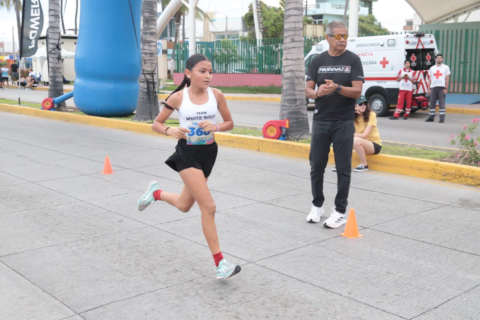 $!Katia García y Valentín Rendón triunfan en la Carrera Conecta-te 2025