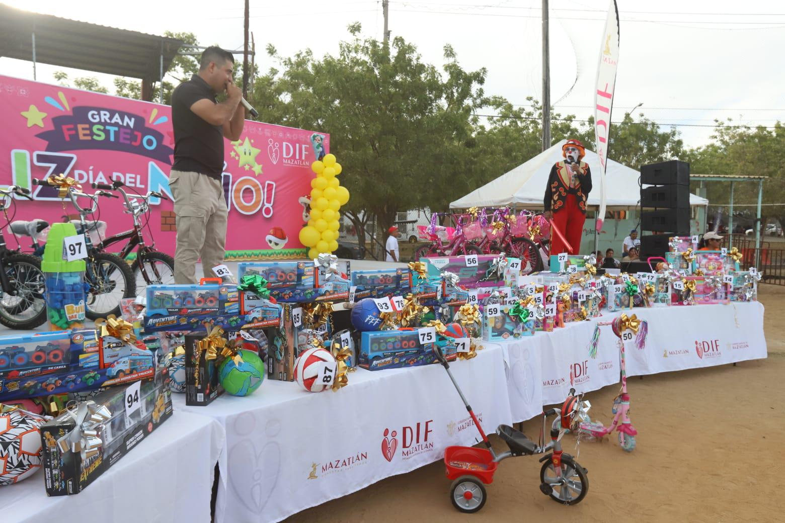 $!Llega la fiesta del Día del Niño a familias de Valles del Ejido, en Mazatlán