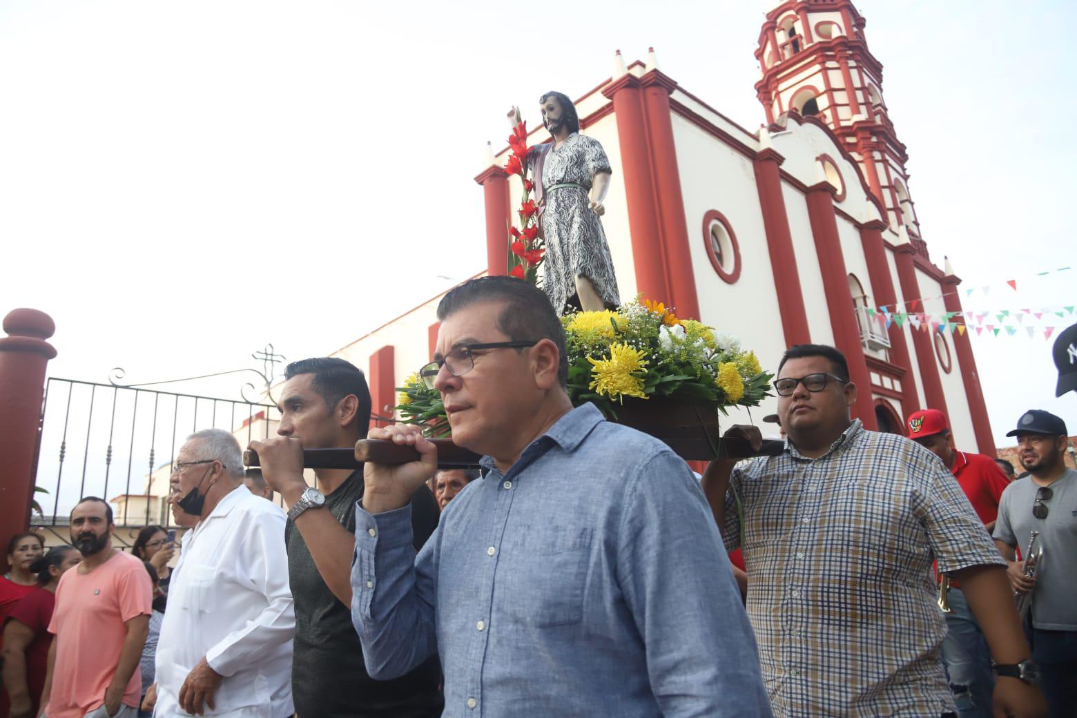 $!Bañan a San Juan en las aguas del Río Presidio; le piden lluvias