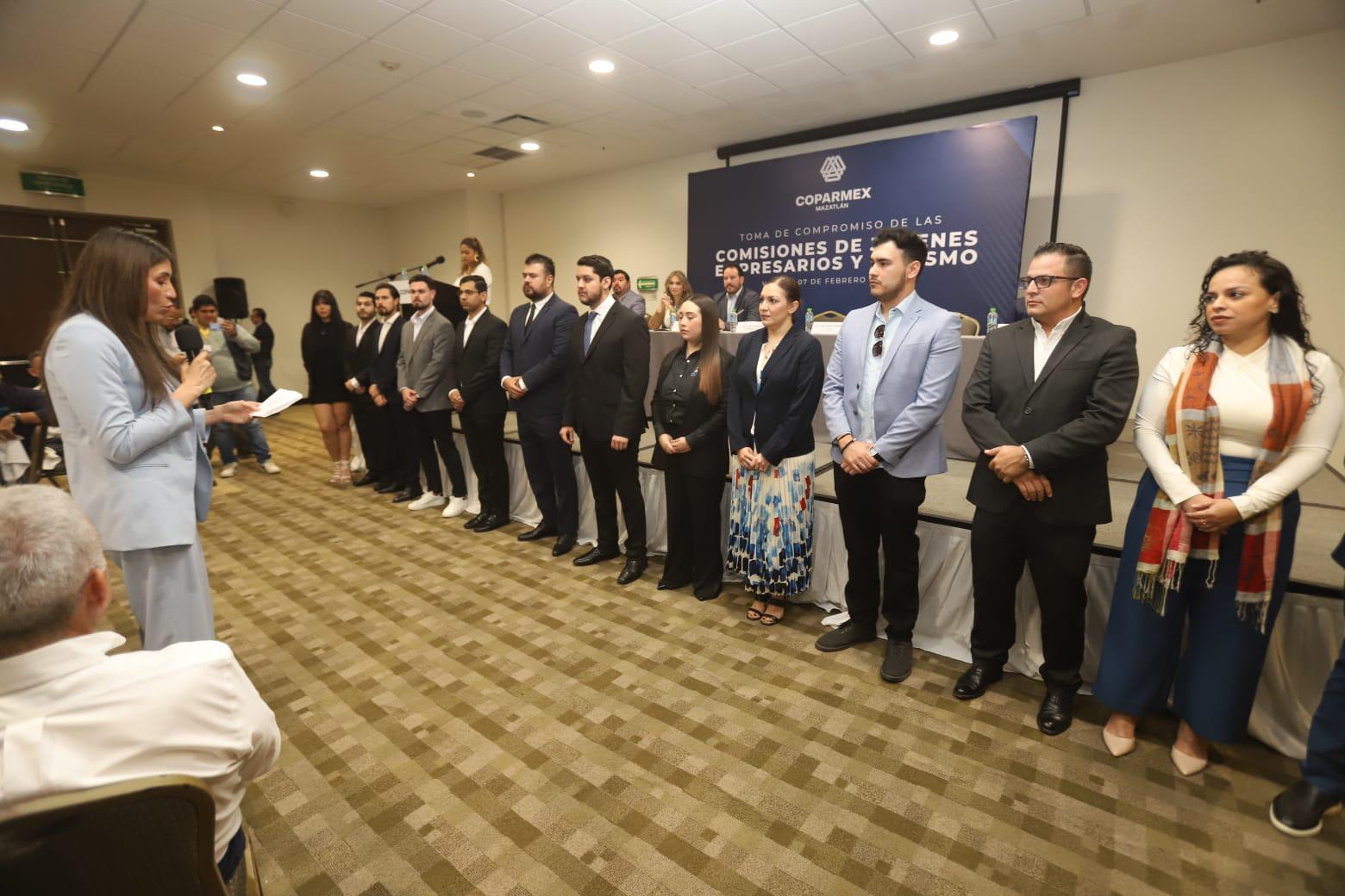 $!Toman protesta a nuevas comisiones de Turismo y Jóvenes Empresarios de Coparmex