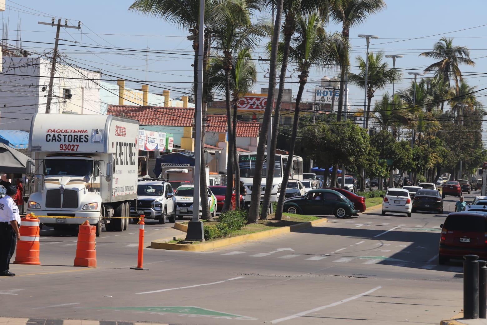 $!¡Tome precauciones! Cierran de forma parcial Avenida del Mar por trabajos para competencia deportiva