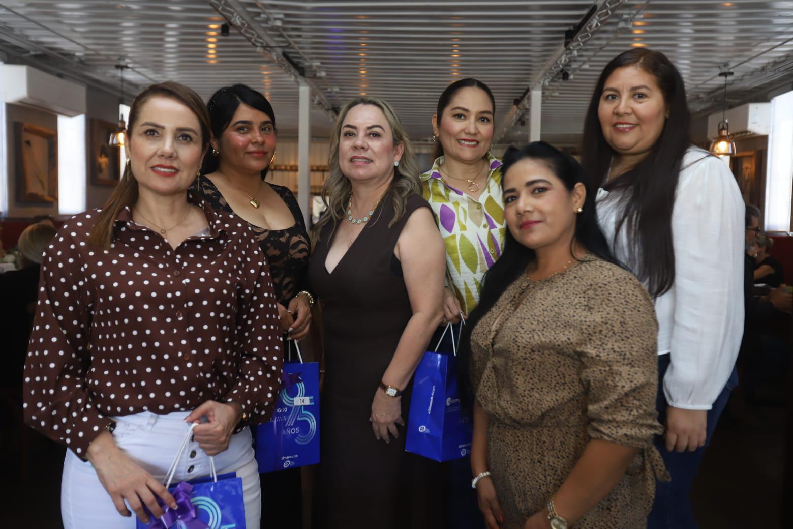 $!Adriana Marrujo, Araceli Solano, Elva Aguirre, Lupita Páez, Olga Solís y Amanda Aragón.