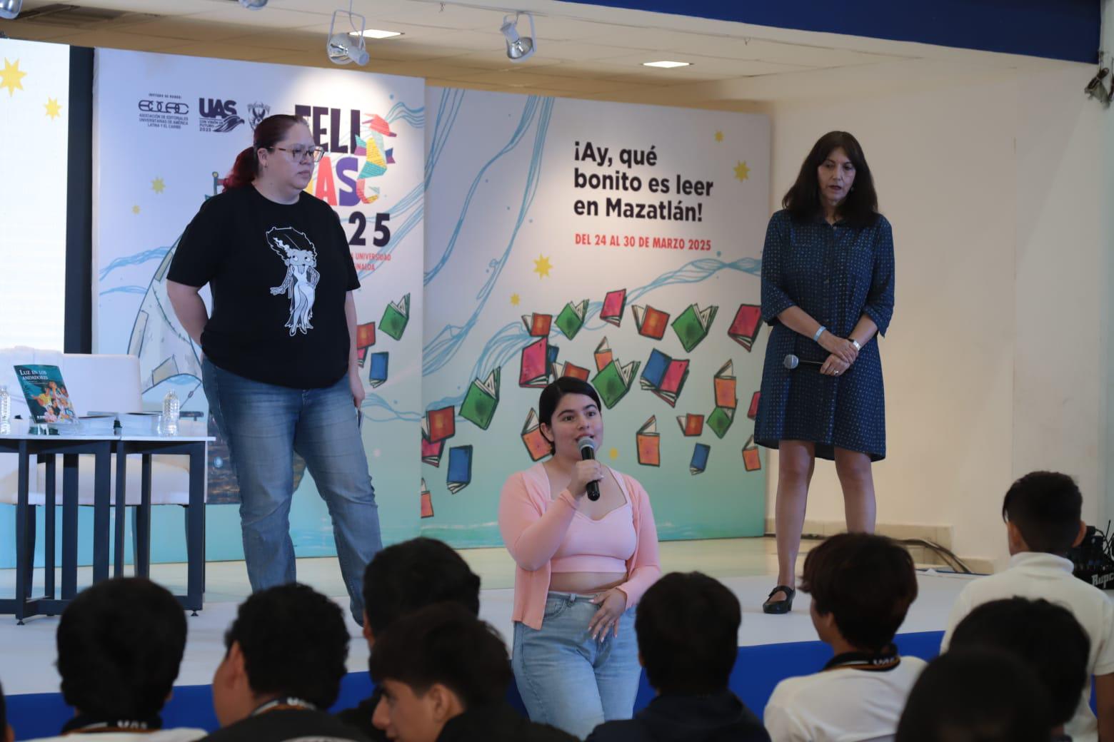 $!Los jóvenes universitarios participaron en la dinámica.