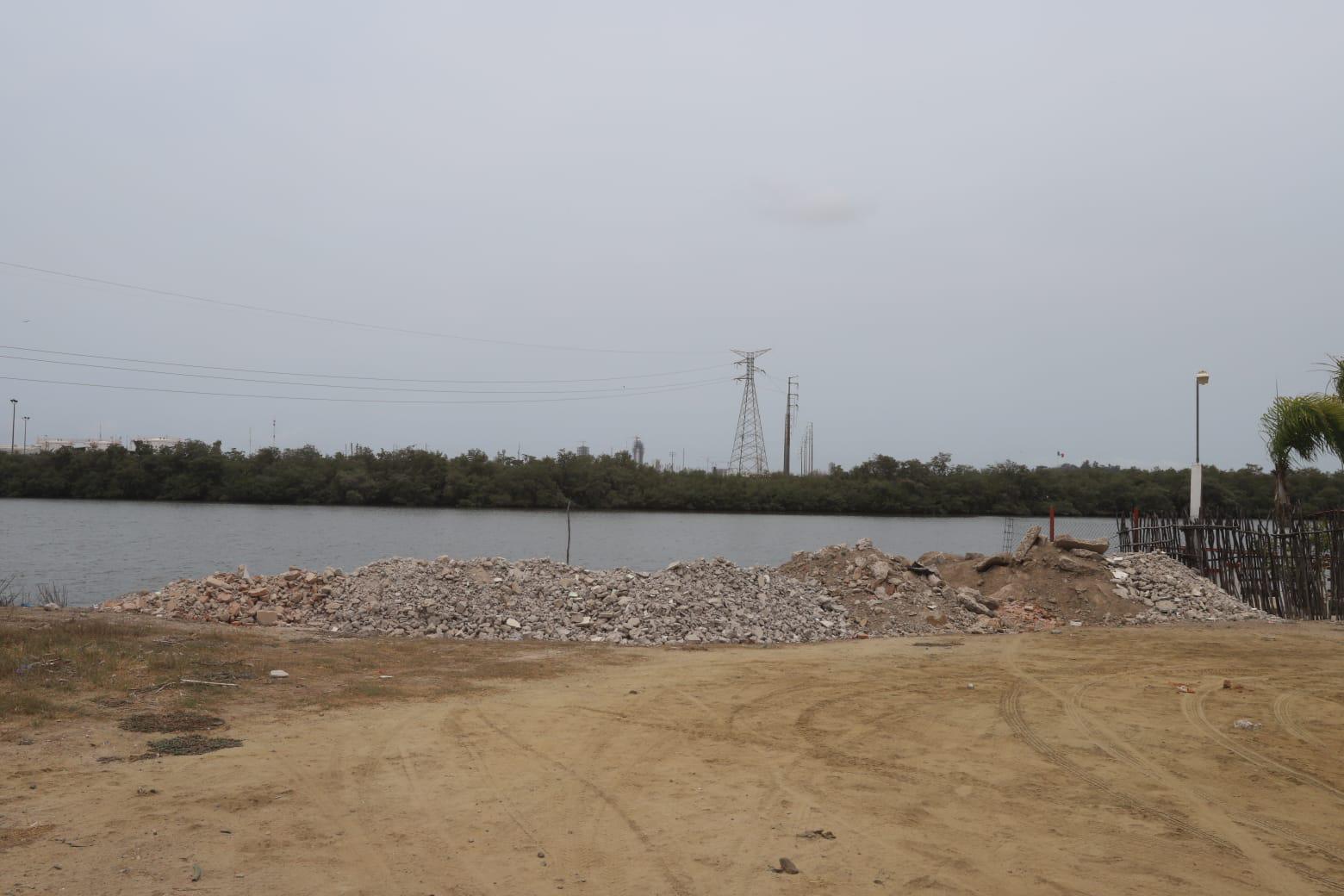 $!Relleno amenaza manglar del estero de la Rafael Buelna, en Mazatlán