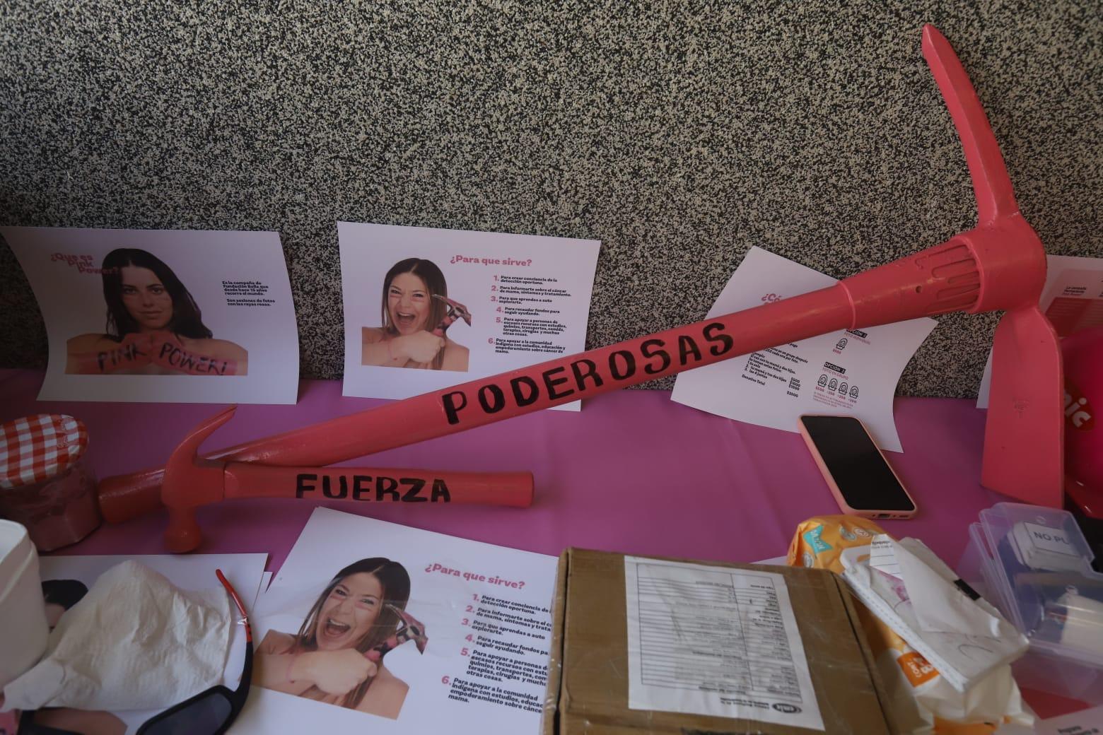 $!Las palabras “Fuerza” y “Poderosas” se dejaron ver en algunos aditamentos que se utilizaron para la realización de las fotos.