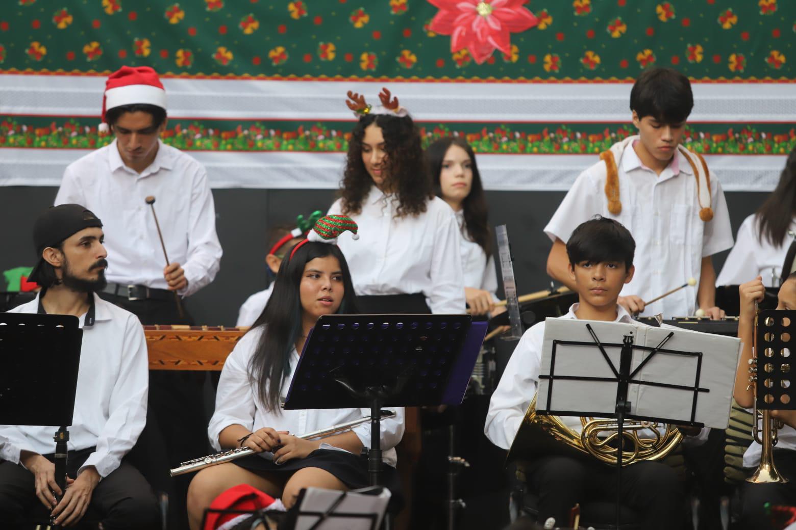 $!Los artistas dieron lo mejor de sí en el evento.