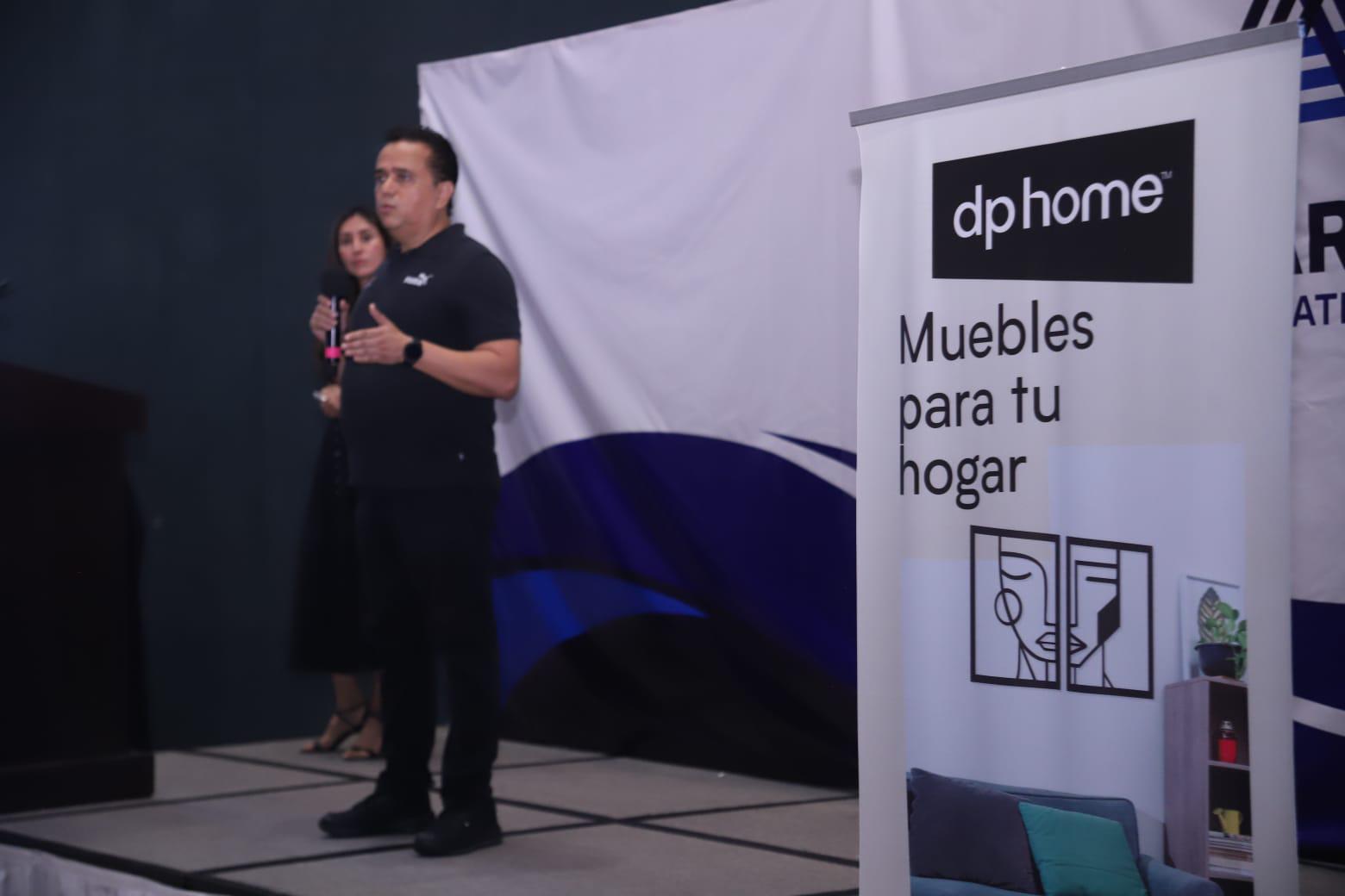 $!Armando Espinoza, gerente de red phone.