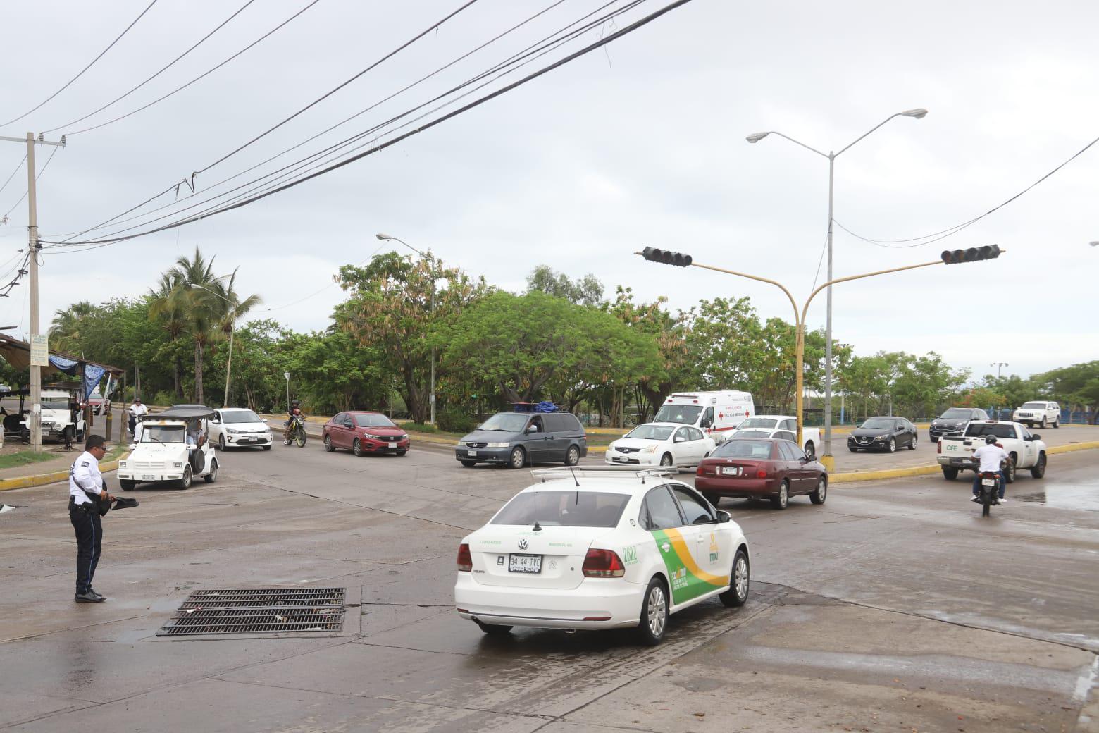 $!Semáforos de Mazatlán quedan dañados tras las lluvias