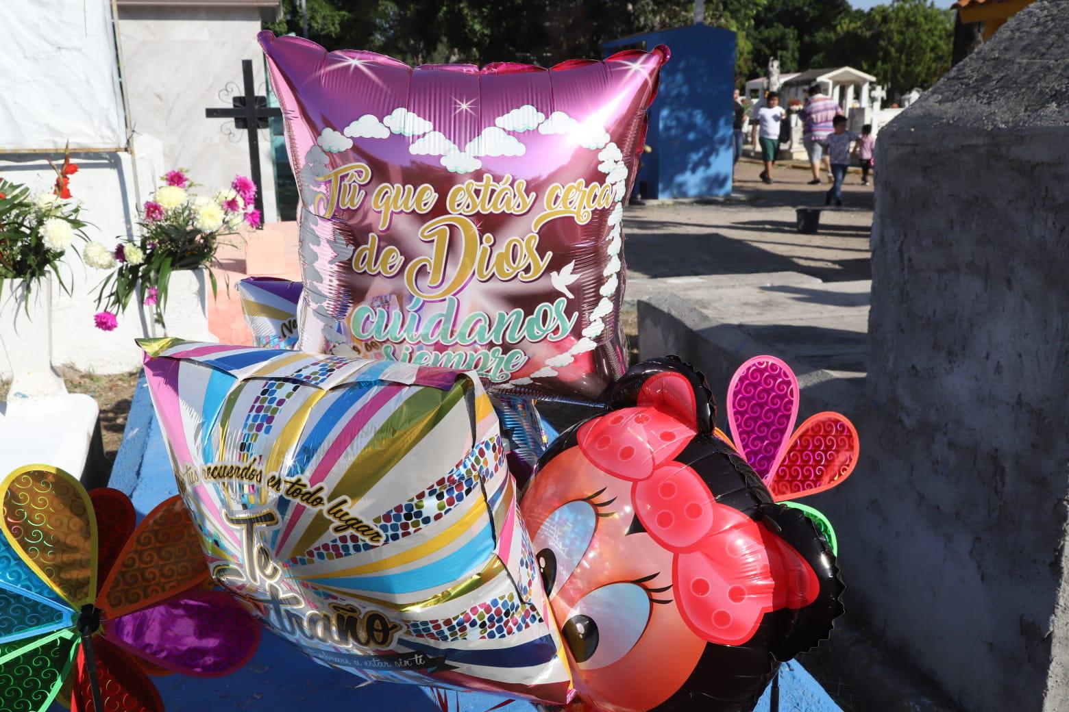 $!Tradición y nostalgia marcan la jornada del Día de Todos los Santos en Mazatlán
