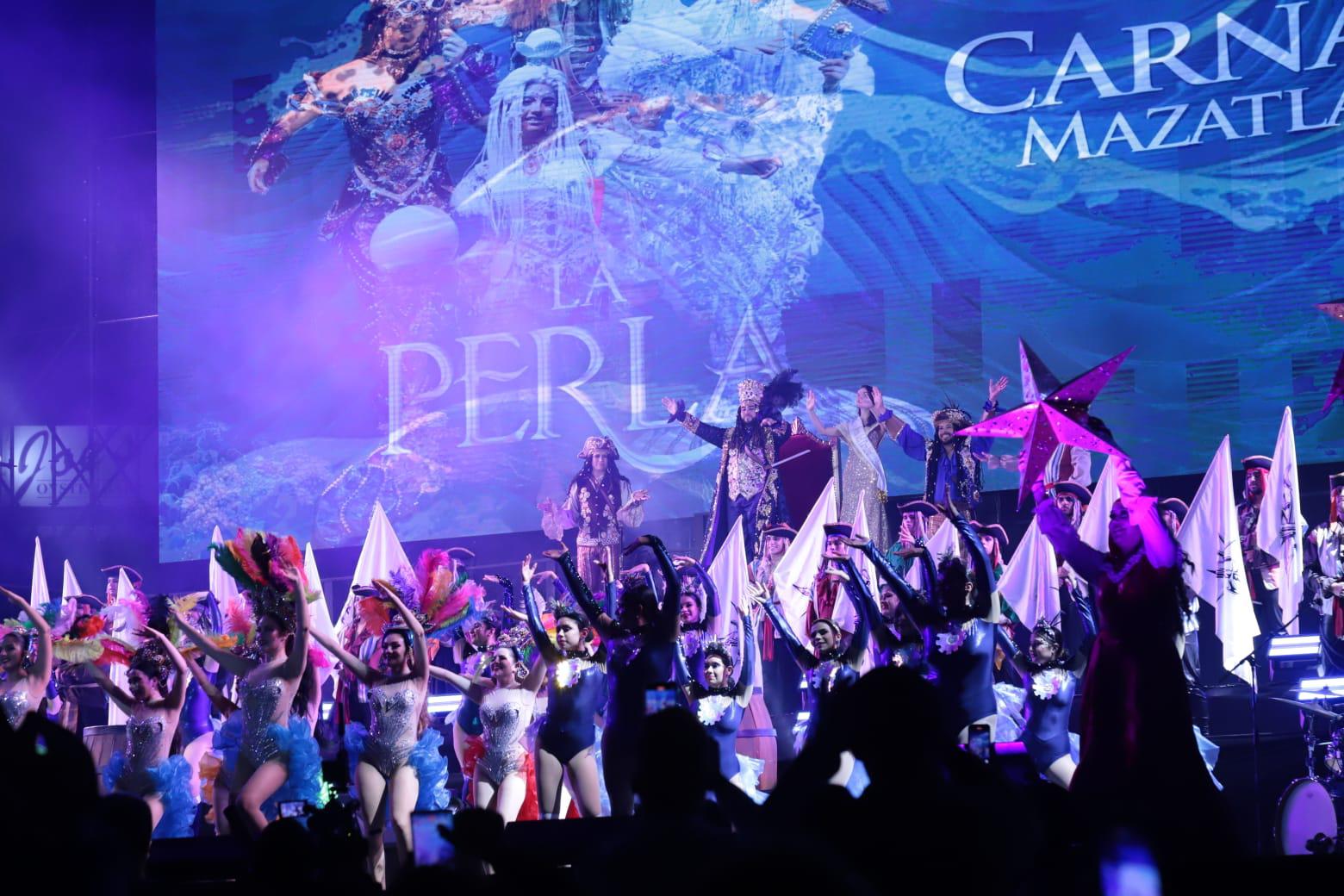 $!Recibe su corona Brayan Durán como Rey de la Alegría del Carnaval de Mazatlán 2025