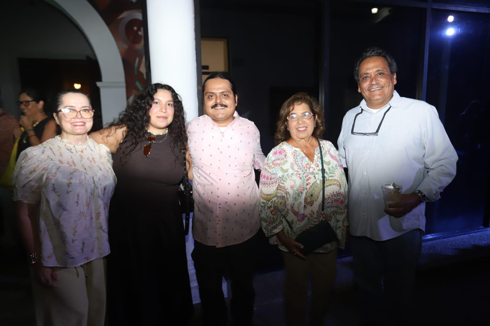 $!Claudia Zataráin, Paulina Collard, Rodrigo Zataráin, Maru Llamas y Lique Rojo.