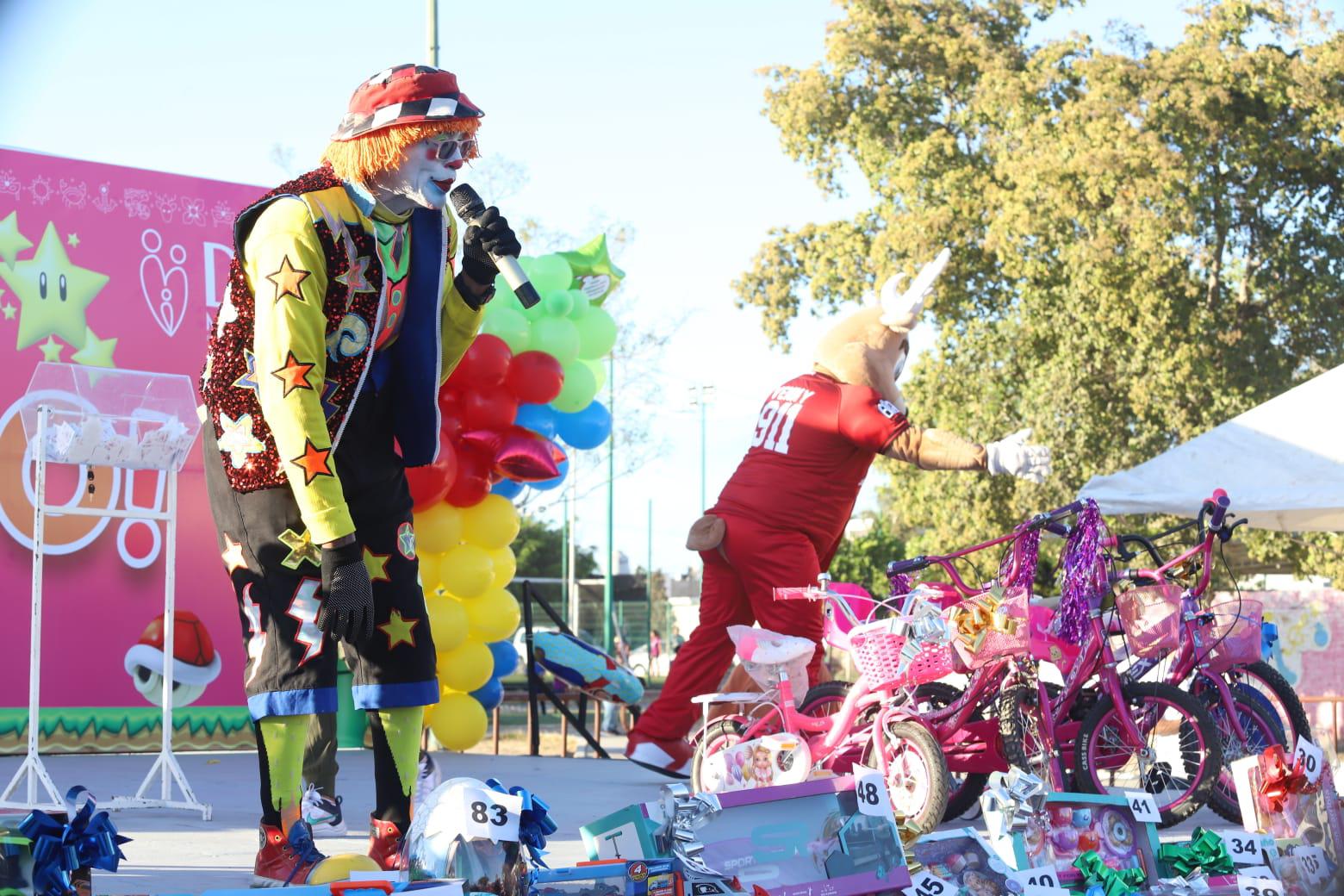 $!Gobierno de Mazatlán y DIF llevan la fiesta del Día del Niño a la ‘Pancho’ Villa