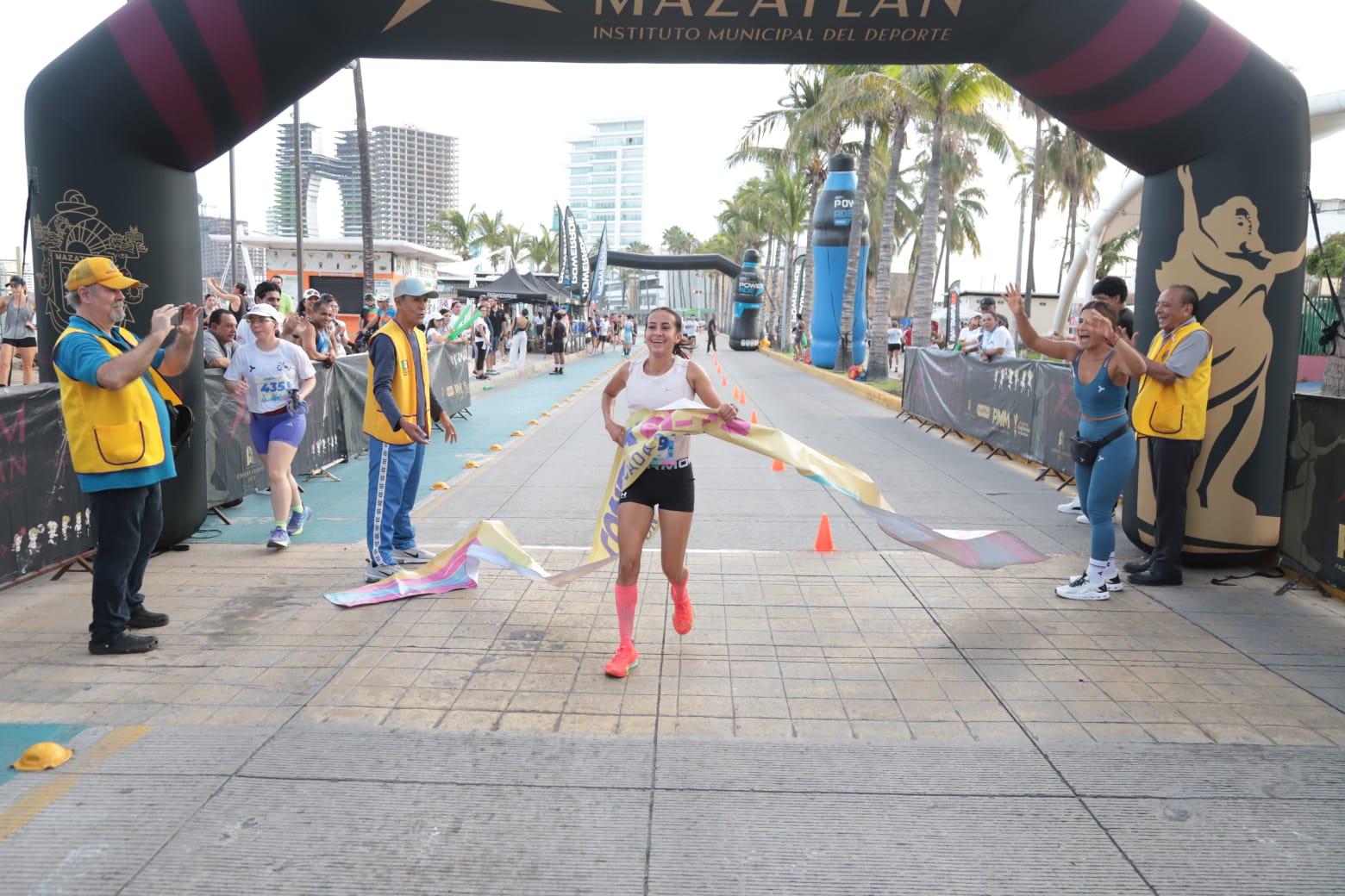 $!Katia García y Valentín Rendón triunfan en la Carrera Conecta-te 2025