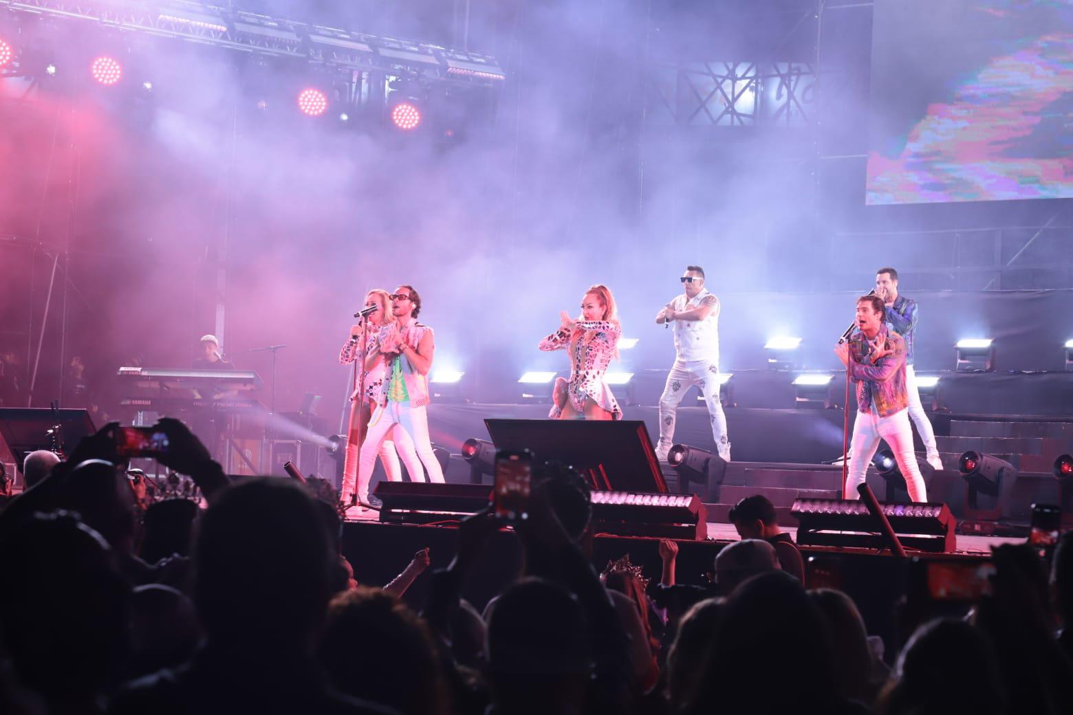 $!El 90’s Pop Tour enciende el Carnaval de Mazatlán 2025 en la coronación de Brayan I