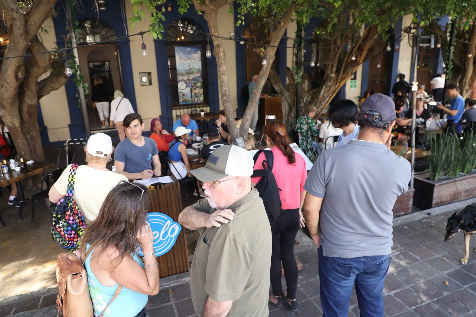 $!Arriban a Mazatlán dos cruceros con 8 mil 626 personas