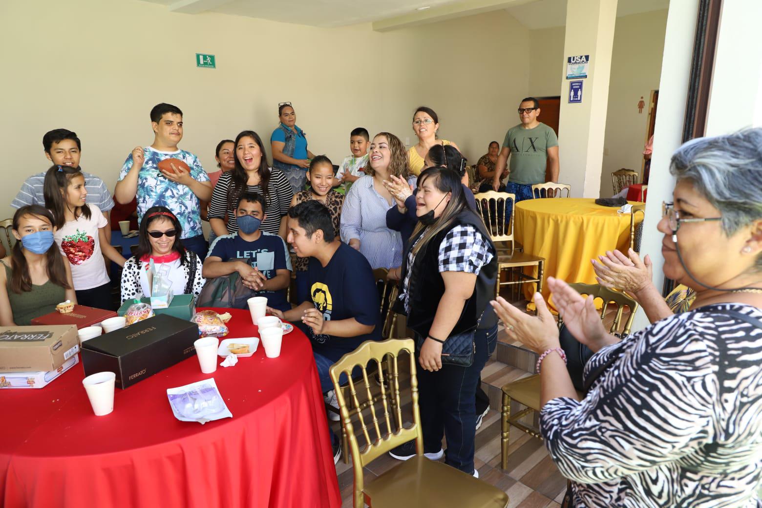 $!Festejan a lo grande a niños con discapacidad en Mazatlán