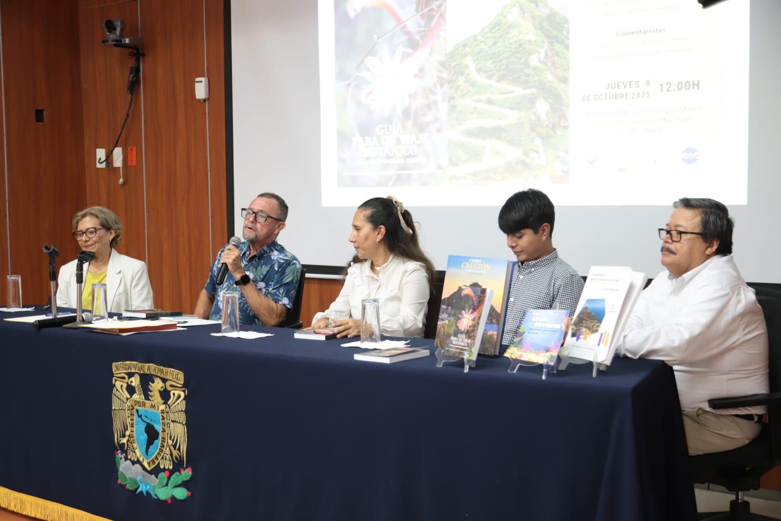 $!Presentan biólogos e investigadores guía botánica del Cerro del Crestón en Mazatlán