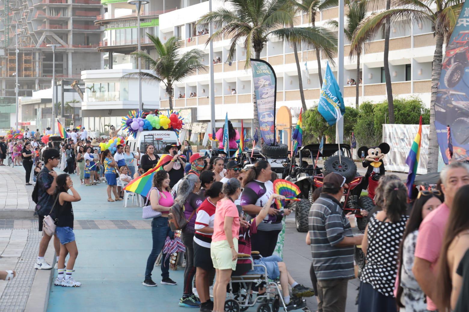 $!Marcha Maz Orgullo 2025 llena el malecón de Mazatlán de color y alegría