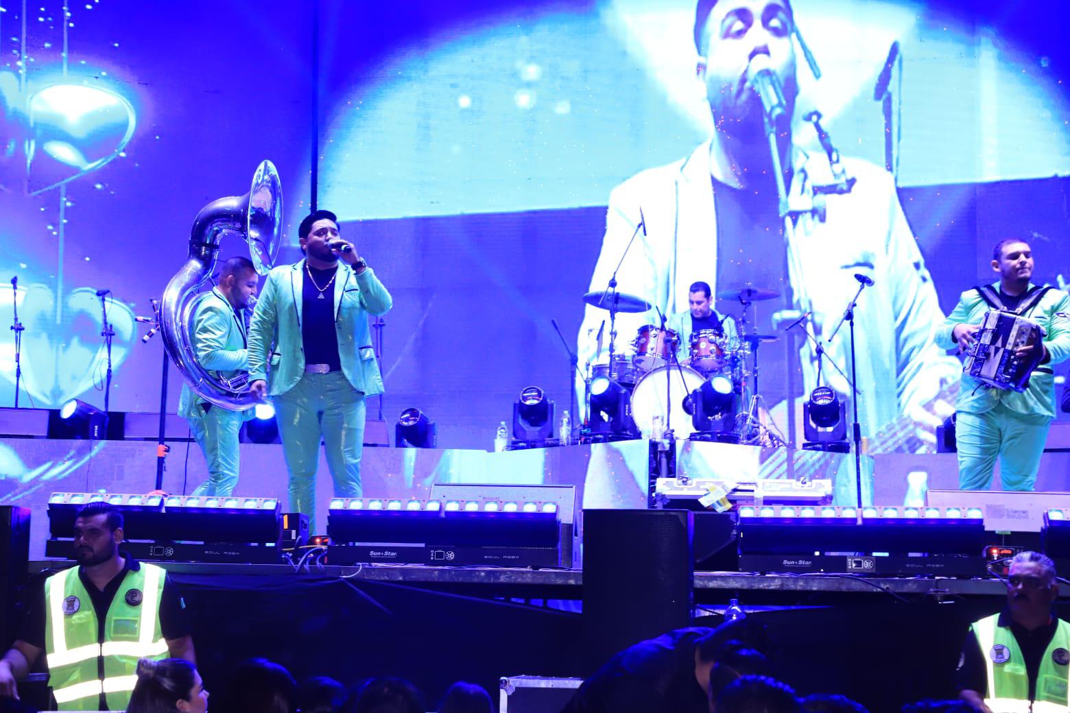 $!Punto Final tuvo una participación especial en la apertura del concierto.