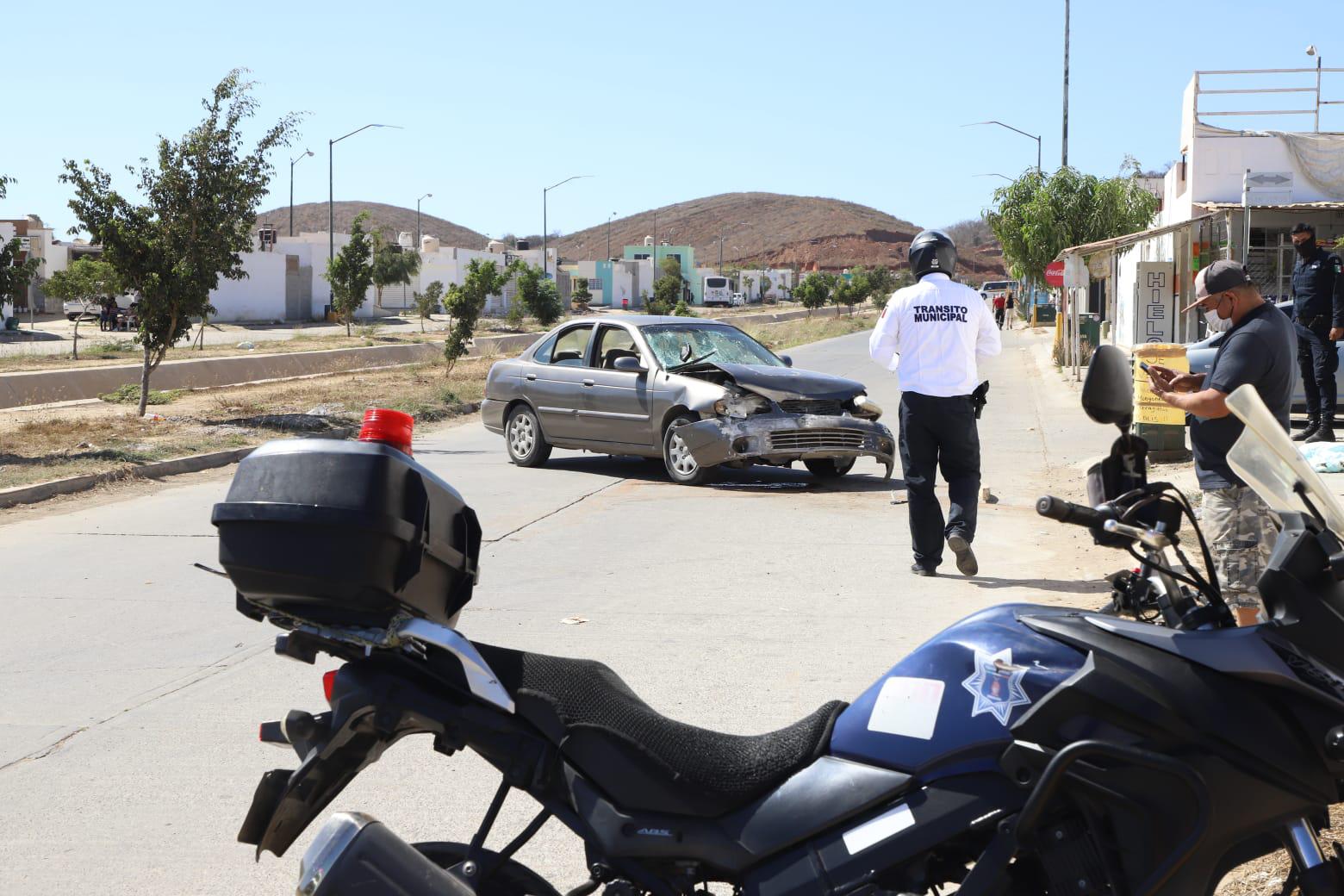 $!Menor en moto muere arrollado por automóvil en Mazatlán