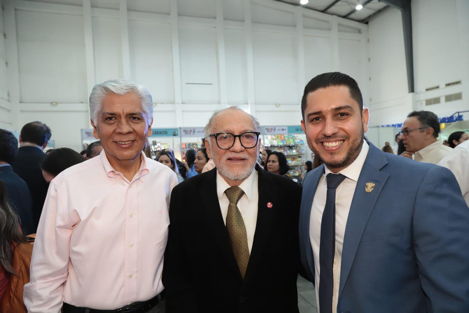 $!José Ángel Pescador entre Rafael Mendoza y Manuel Iván Tostado Ramírez.