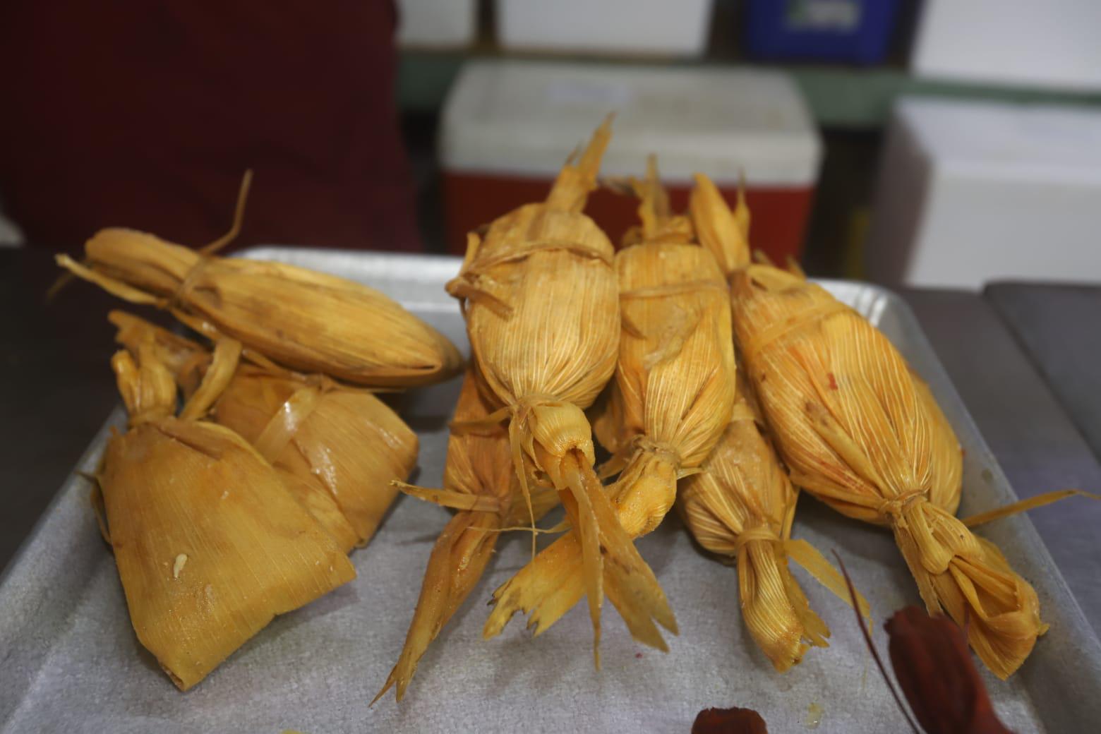 $!Aprovechan mazatlecos la tamaliza este Día de la Candelaria