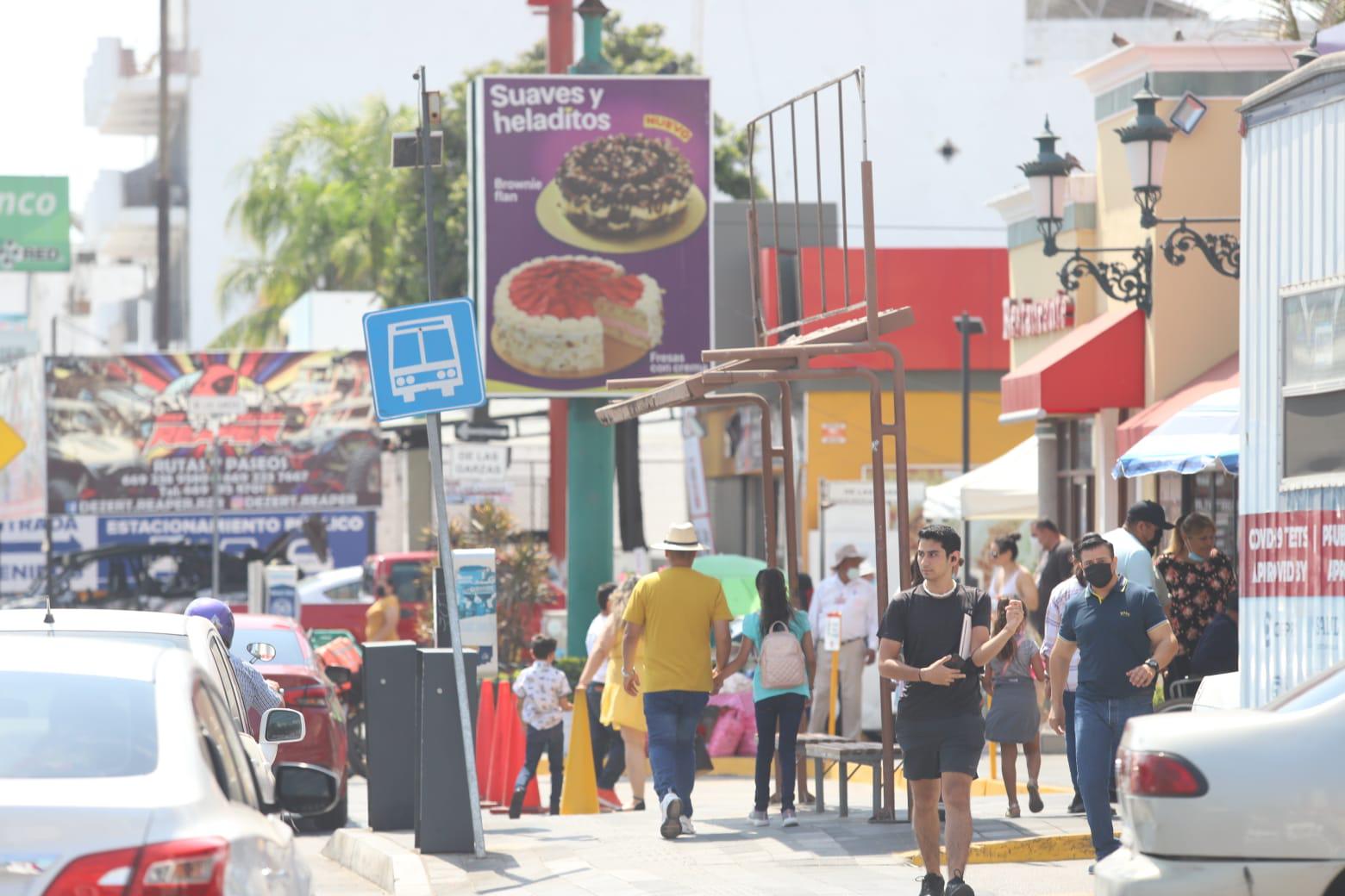 $!Hijas e hijos festejan a sus mamás en restaurantes de Mazatlán