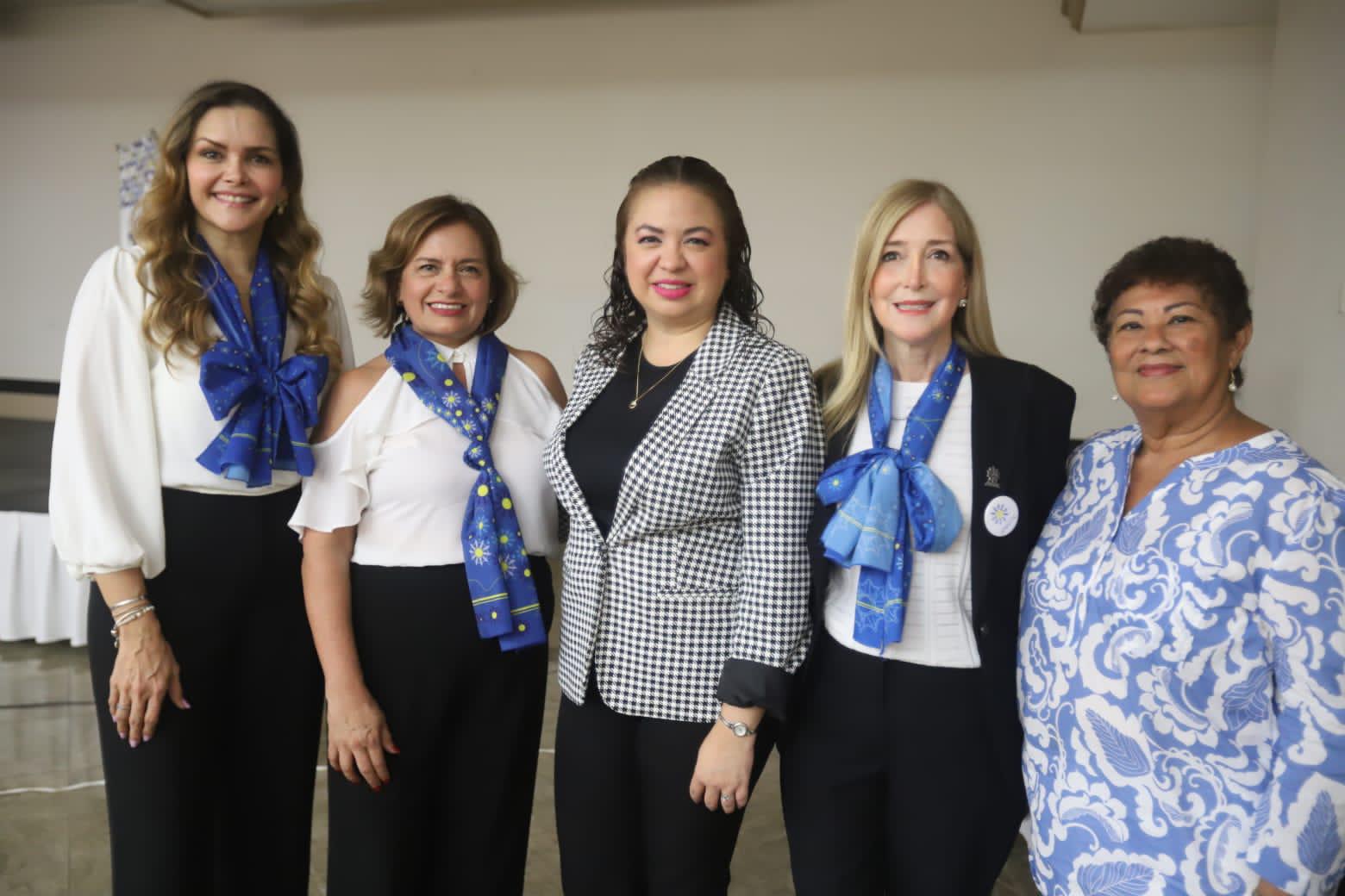 $!Imelda Moralez de Chicuate, Liz Benítez, Paola Álvarez Tostado, Balbina Herrera de Medrano y Viky Torres de Águilar.