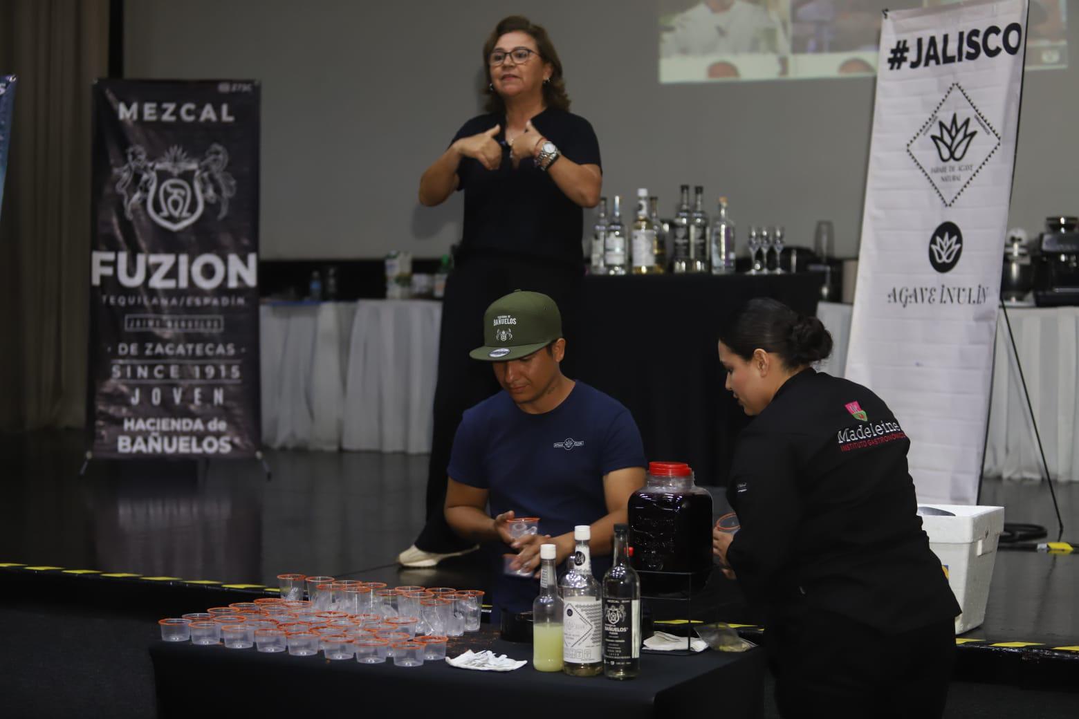 $!Comparte Norma Bañuelos Alvarado su pasión por el agave con jóvenes estudiantes