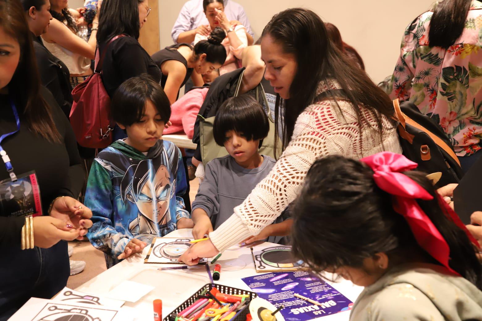 $!En ambiente de ciencia y familia, se celebra la Noche de las Estrellas en Mazatlán