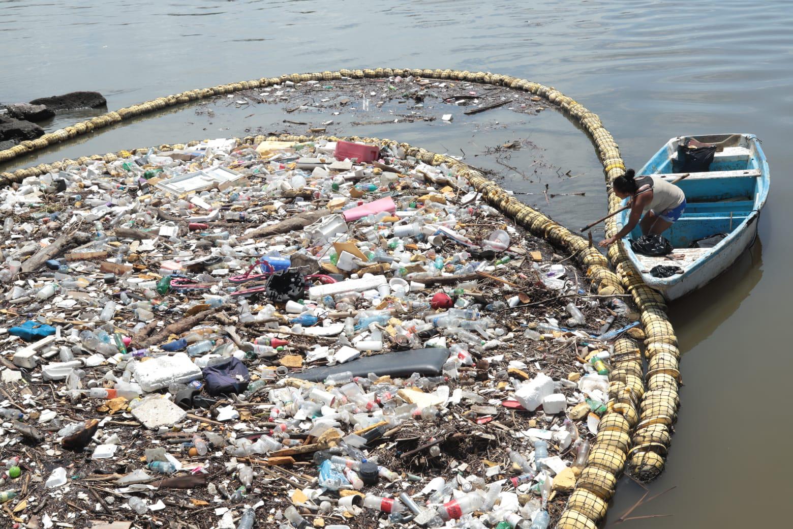 $!Lluvias de sábado por la noche dejan más basura en las biobardas de Mazatlán